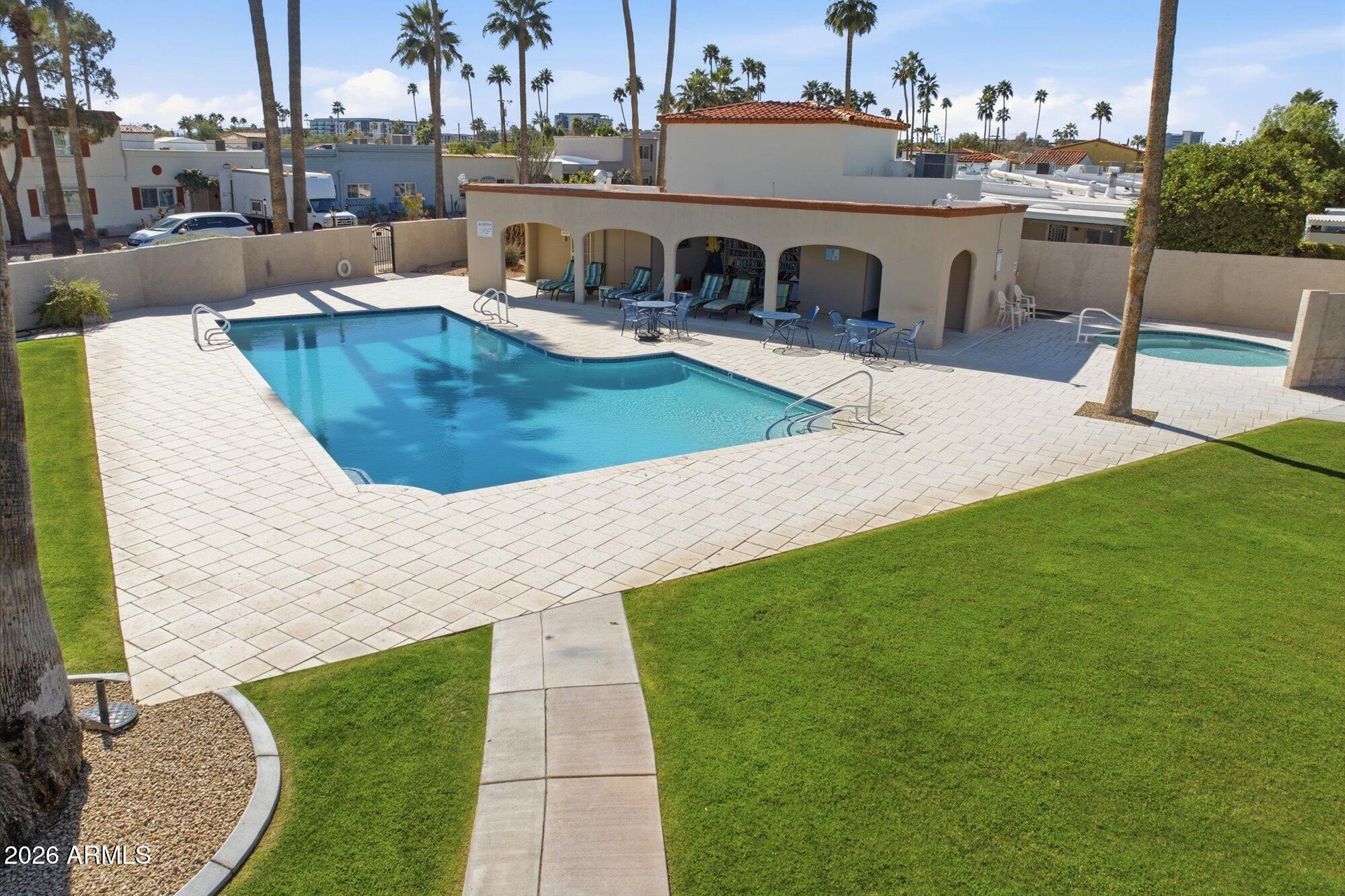 7637 E THORNWOOD Drive