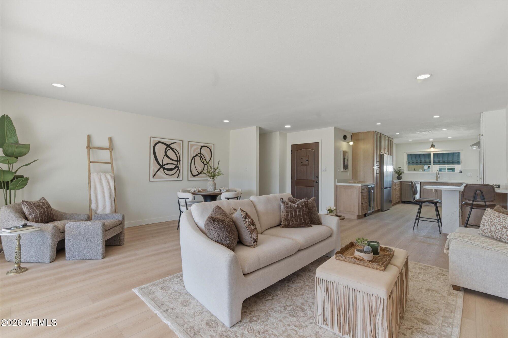 7637 E THORNWOOD Drive