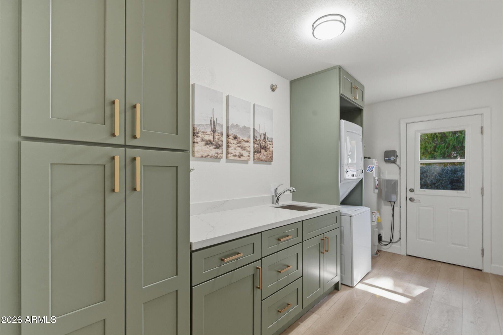 7637 E THORNWOOD Drive