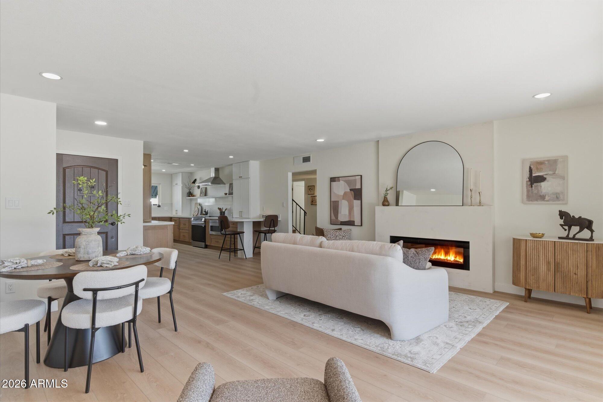 7637 E THORNWOOD Drive