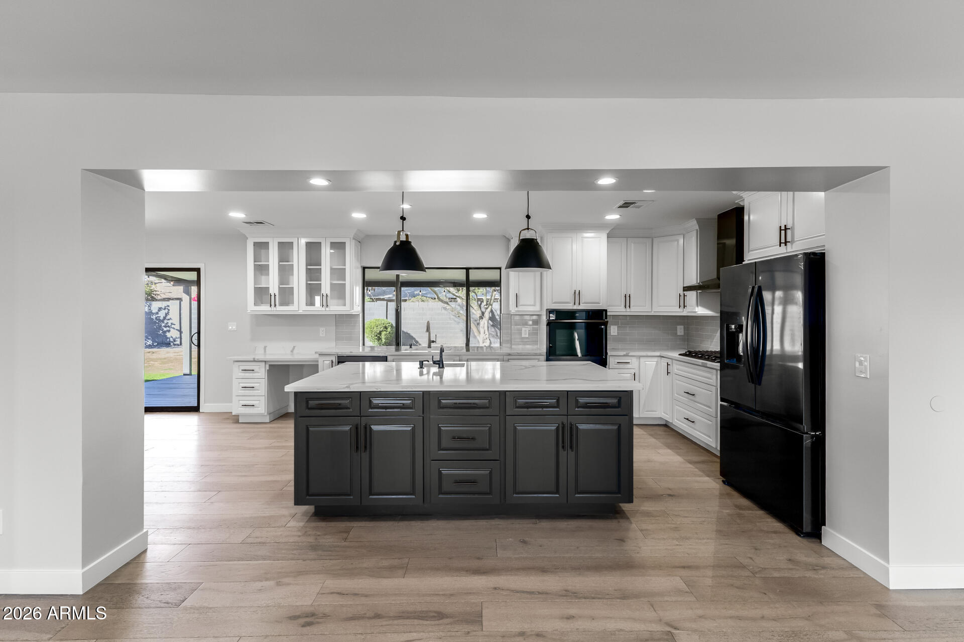 3318 E MONTECITO Avenue