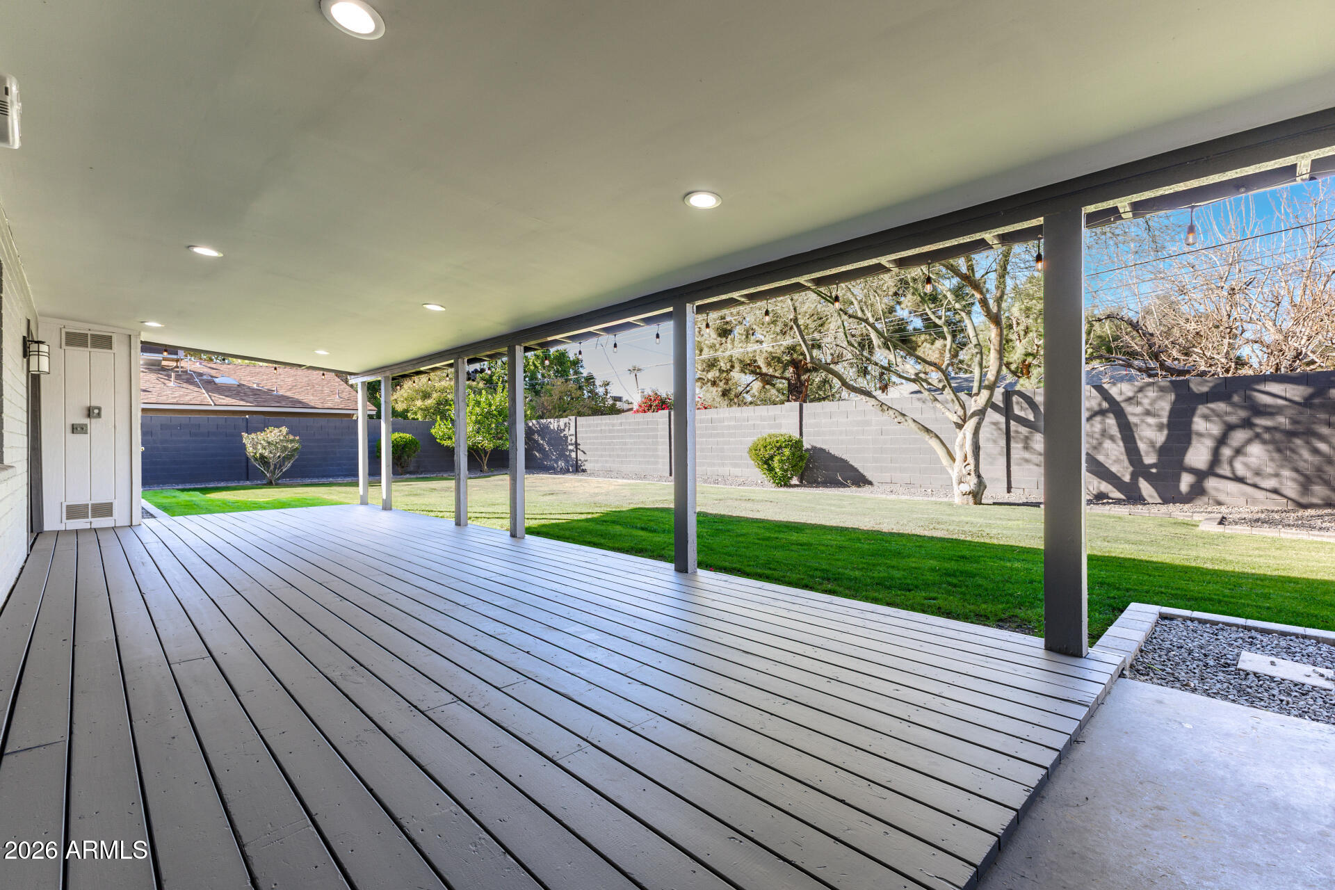 3318 E MONTECITO Avenue