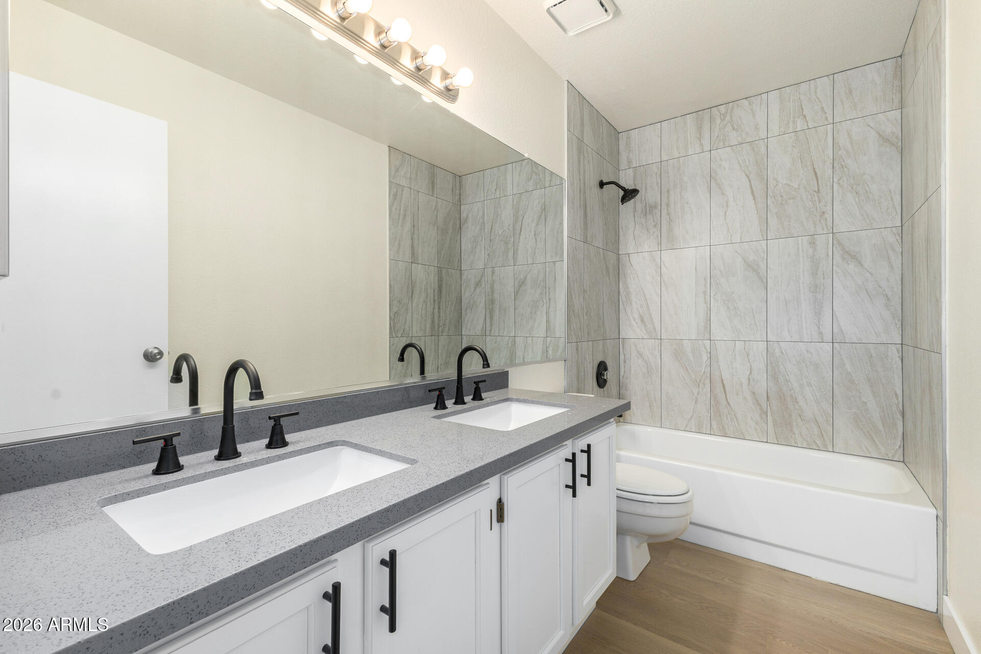 6565 E QUARTZ Street