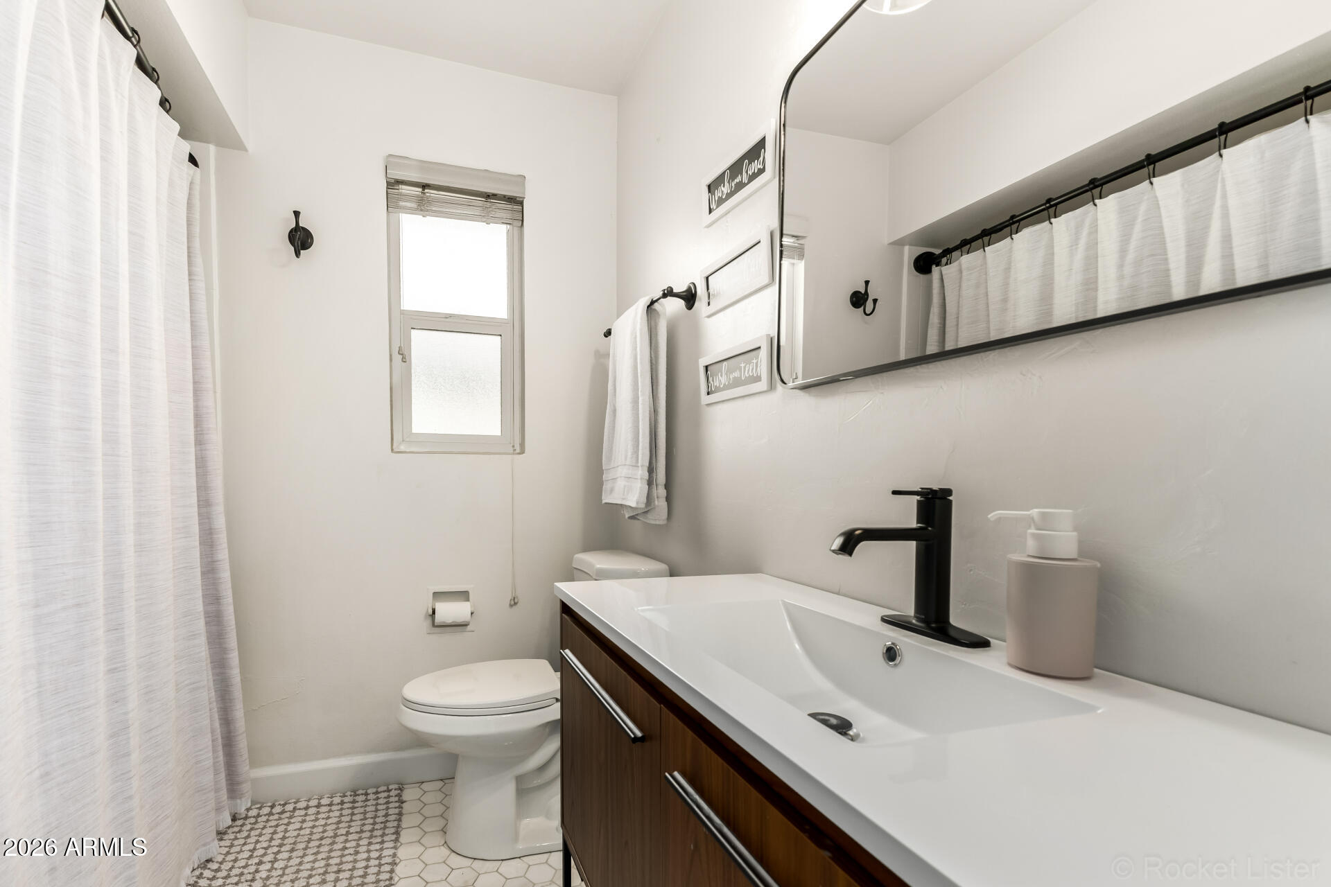 1903 E PALO VERDE Drive