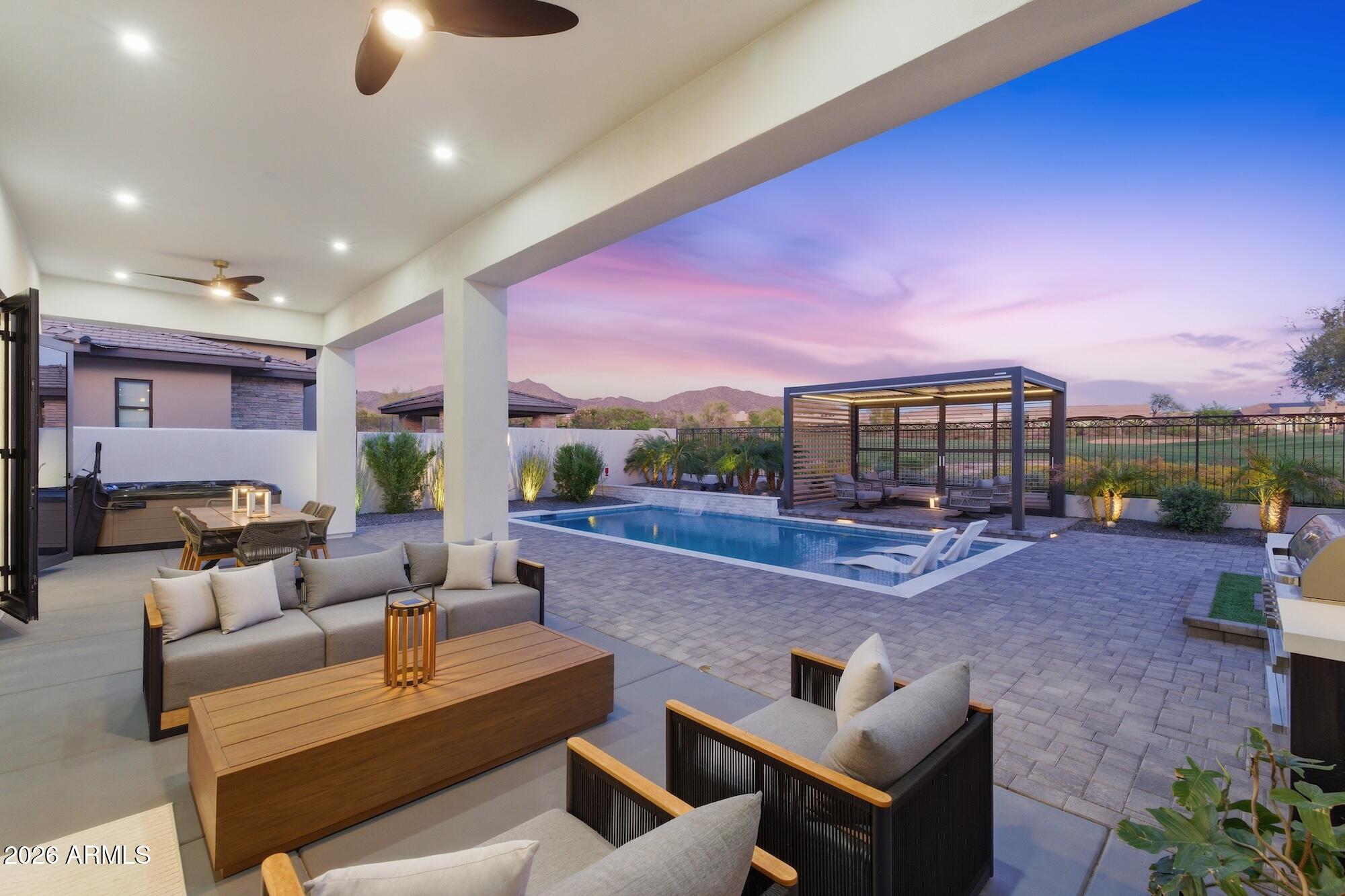 7130 E SADDLEBACK Street 11