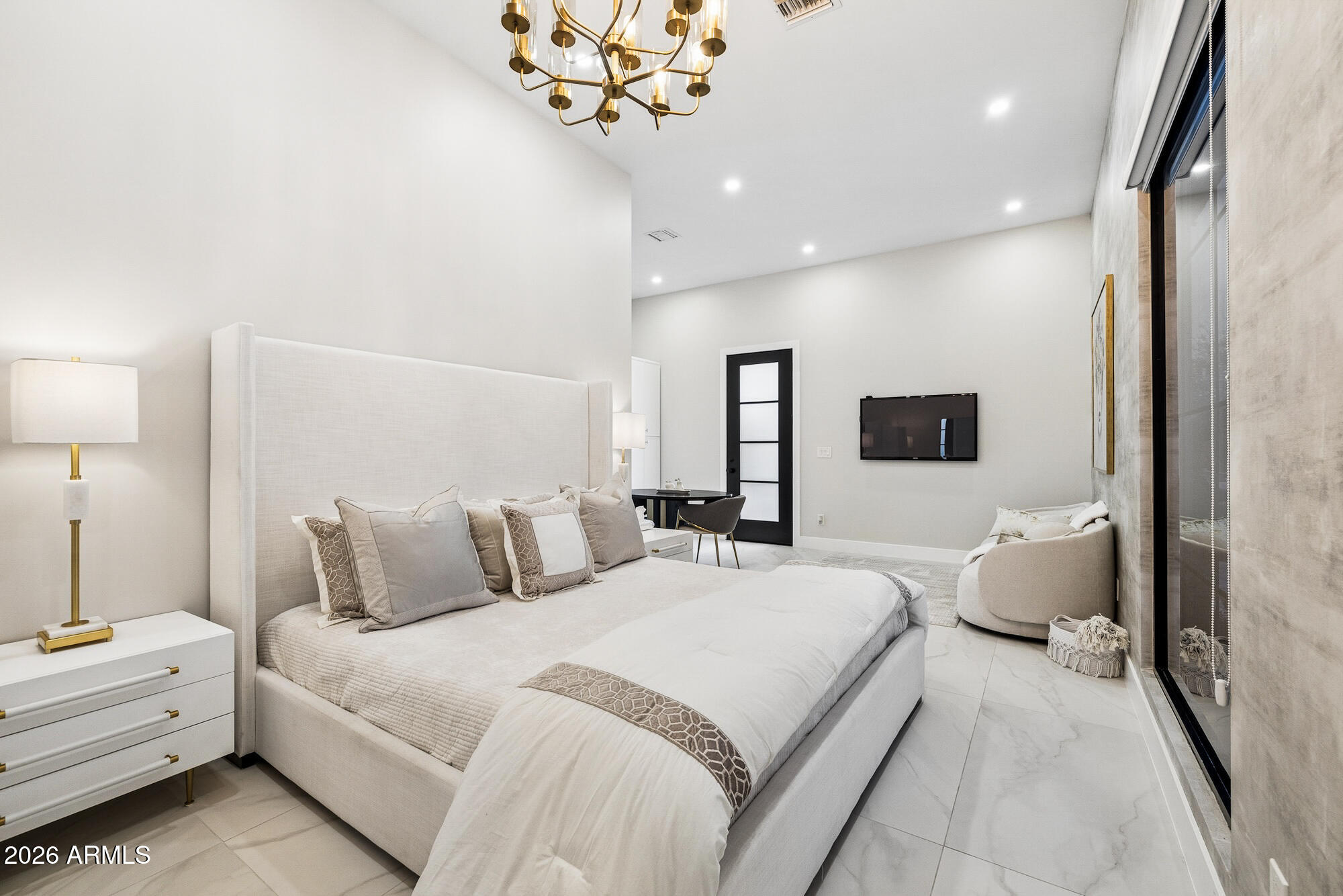 7130 E SADDLEBACK Street 11