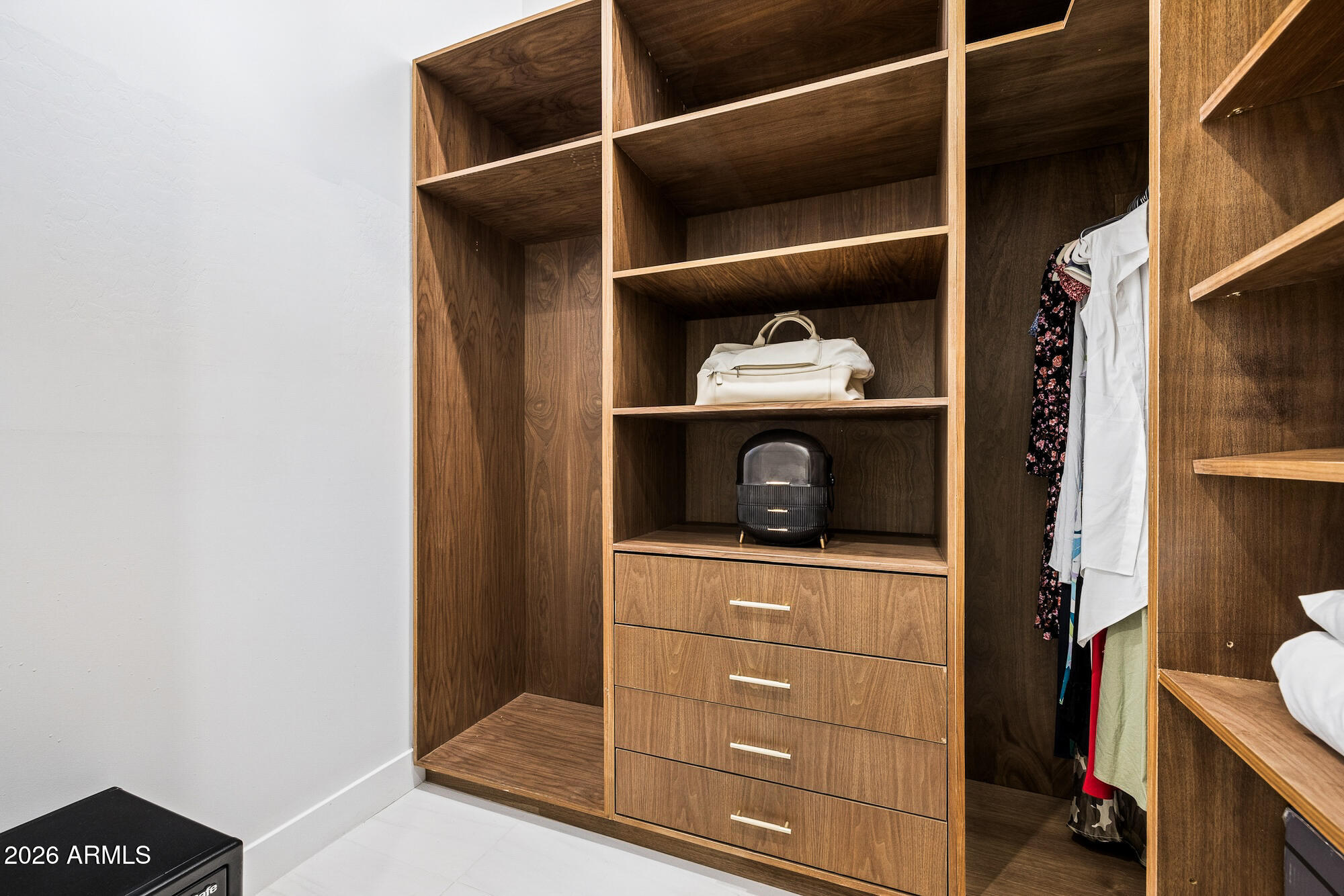 7130 E SADDLEBACK Street 11