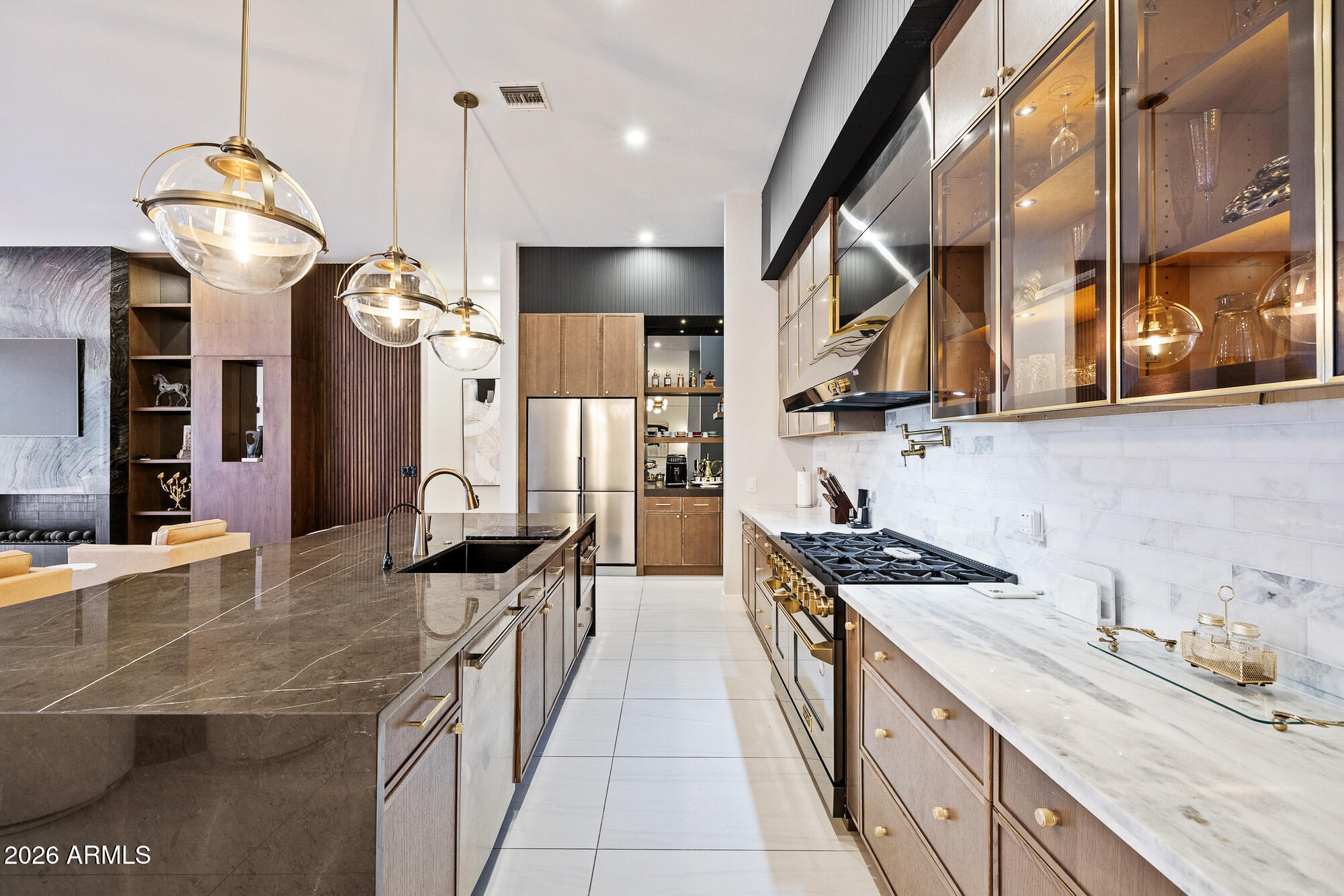 7130 E SADDLEBACK Street 11