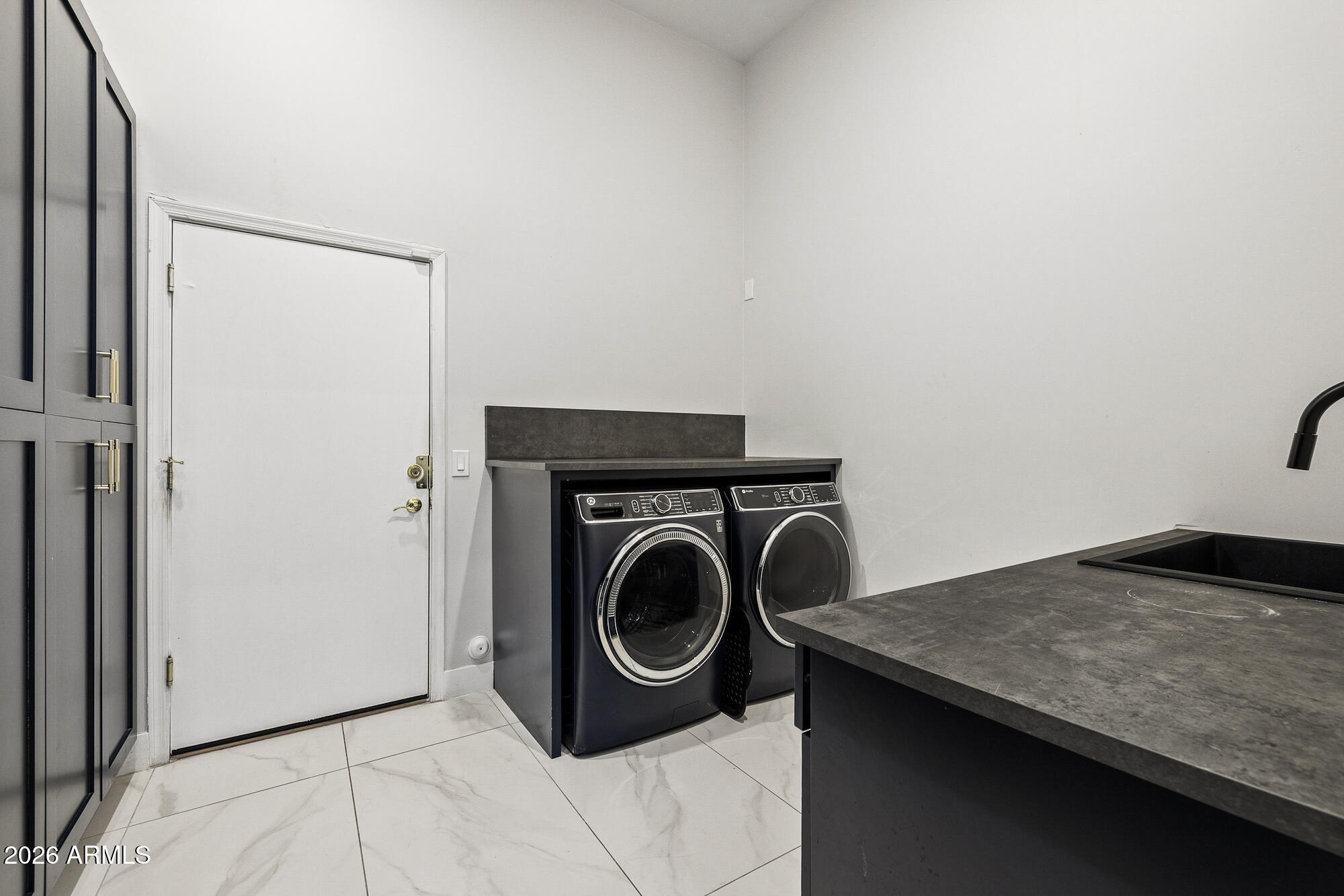 7130 E SADDLEBACK Street 11