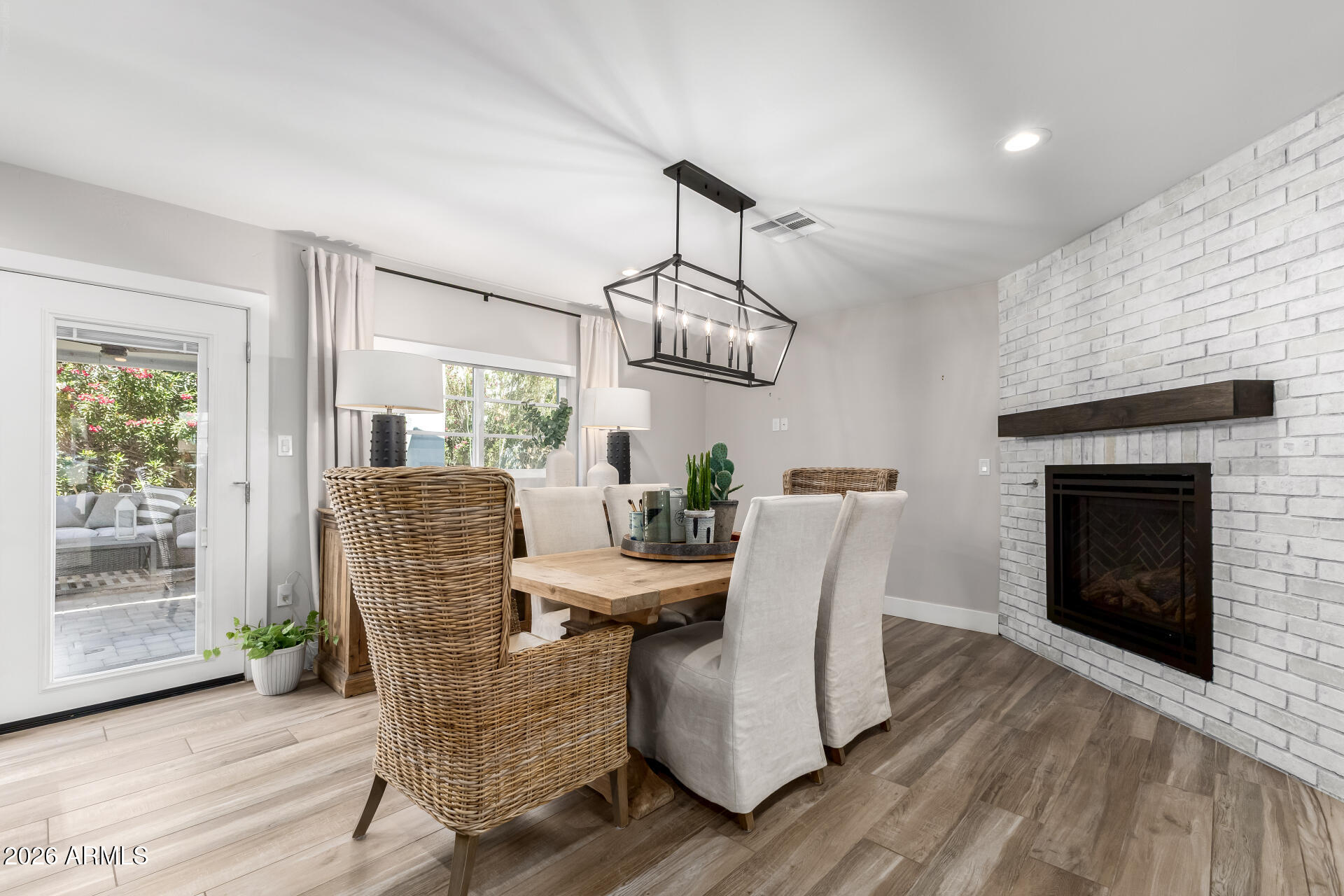 4008 E FAIRMOUNT Avenue