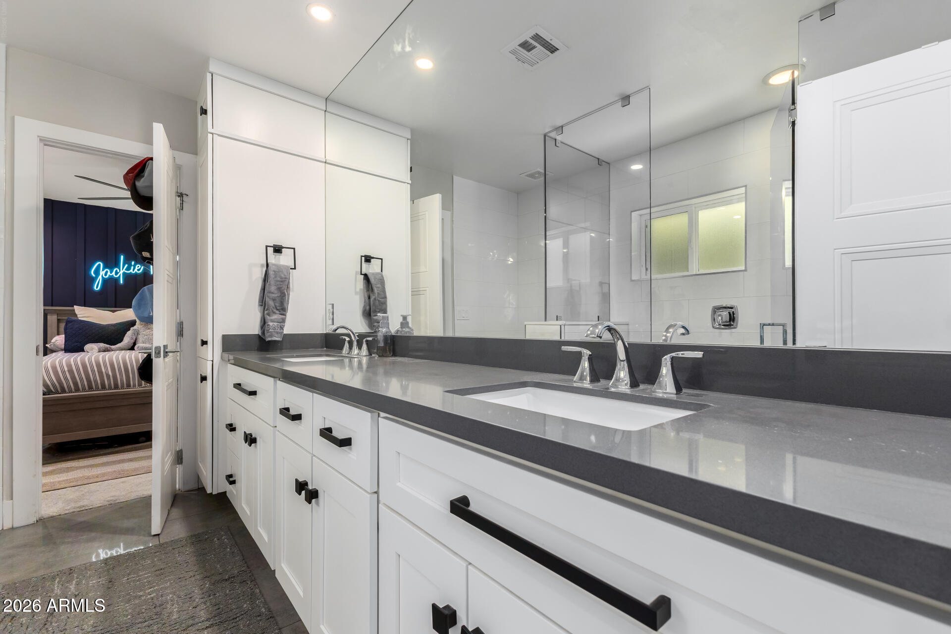 4008 E FAIRMOUNT Avenue