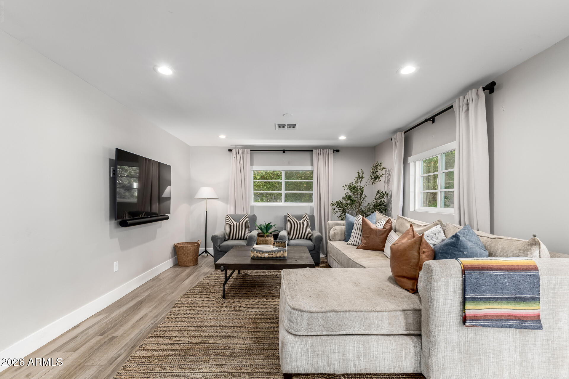 4008 E FAIRMOUNT Avenue