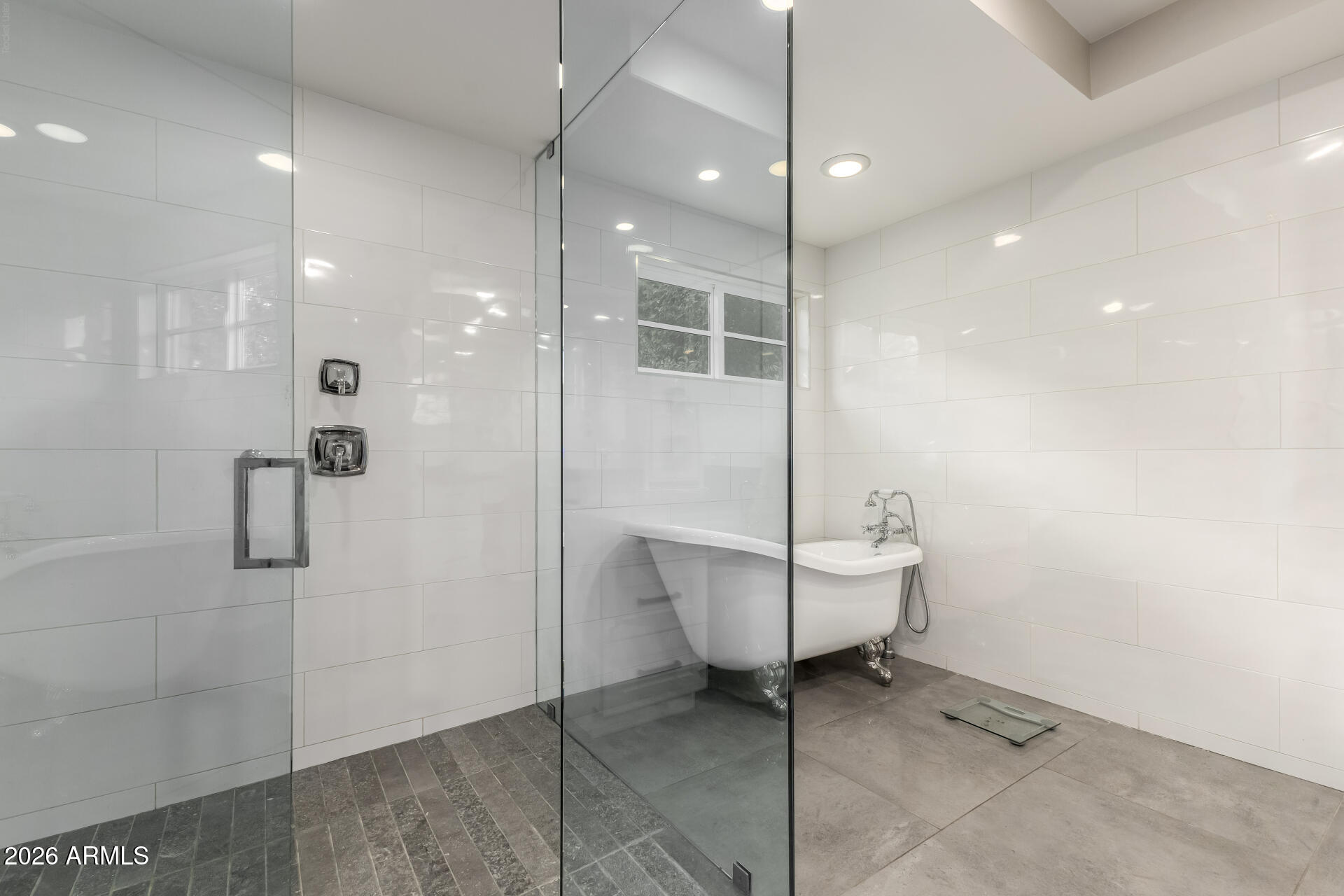 4008 E FAIRMOUNT Avenue