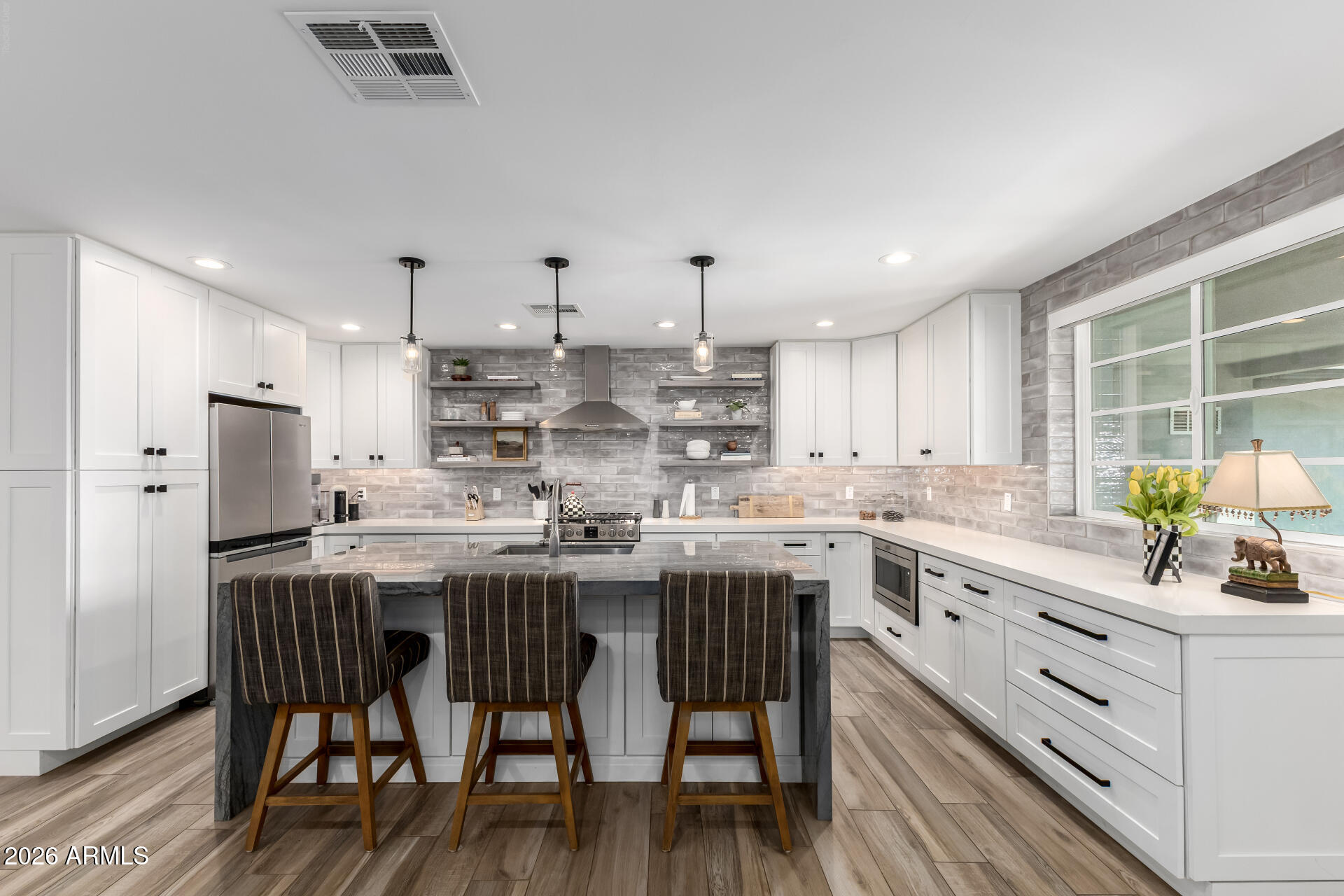 4008 E FAIRMOUNT Avenue