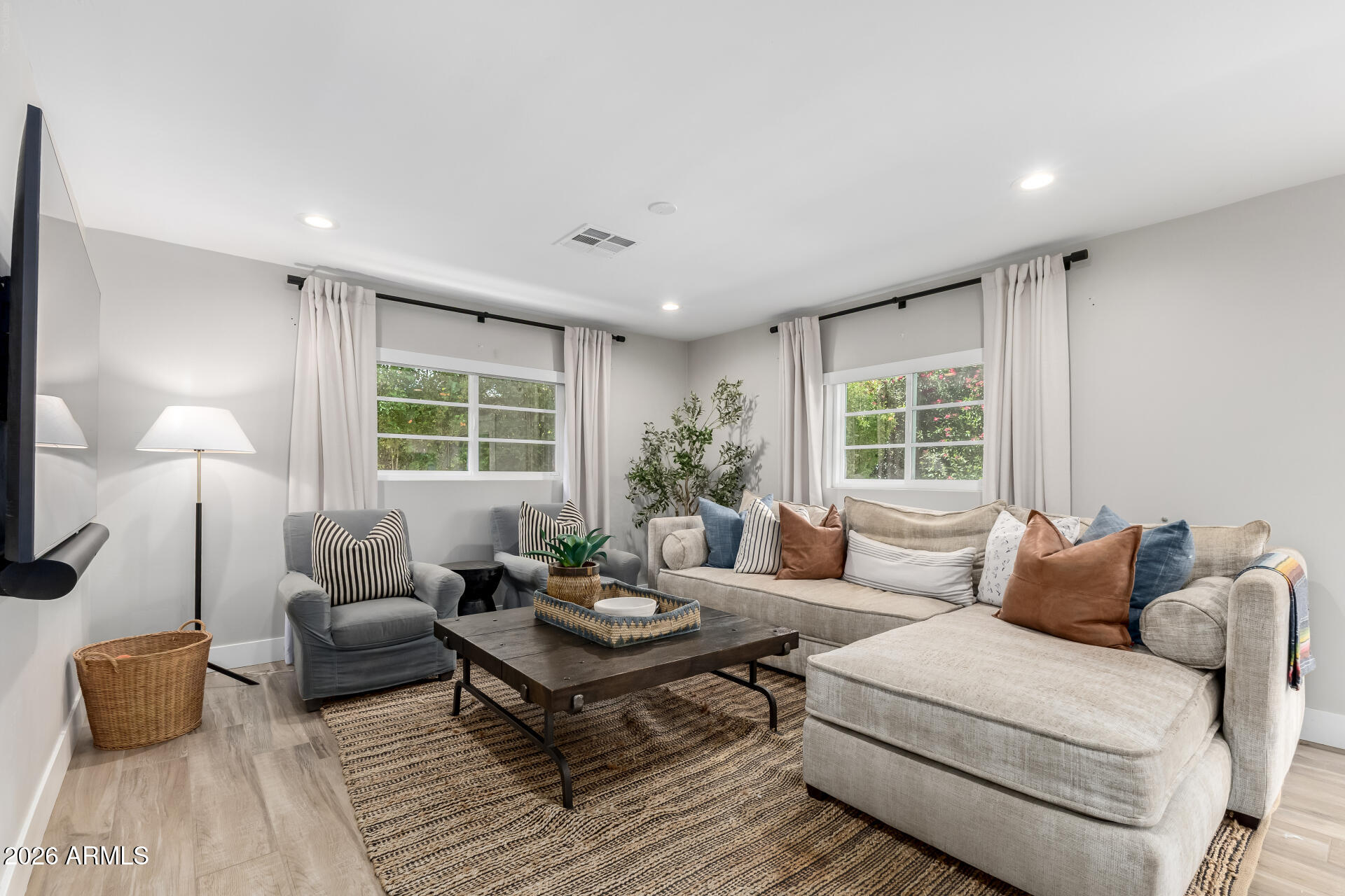 4008 E FAIRMOUNT Avenue