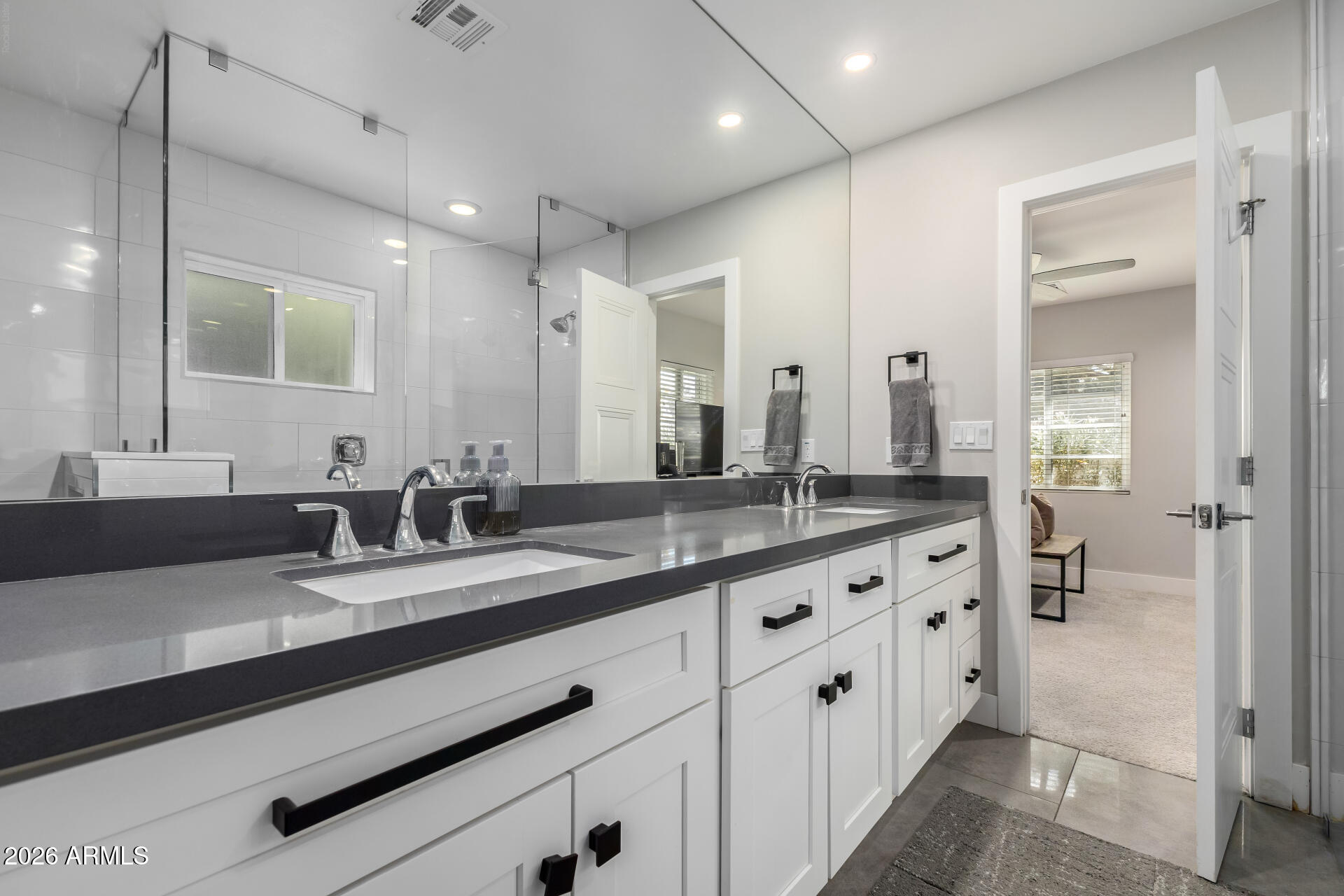 4008 E FAIRMOUNT Avenue