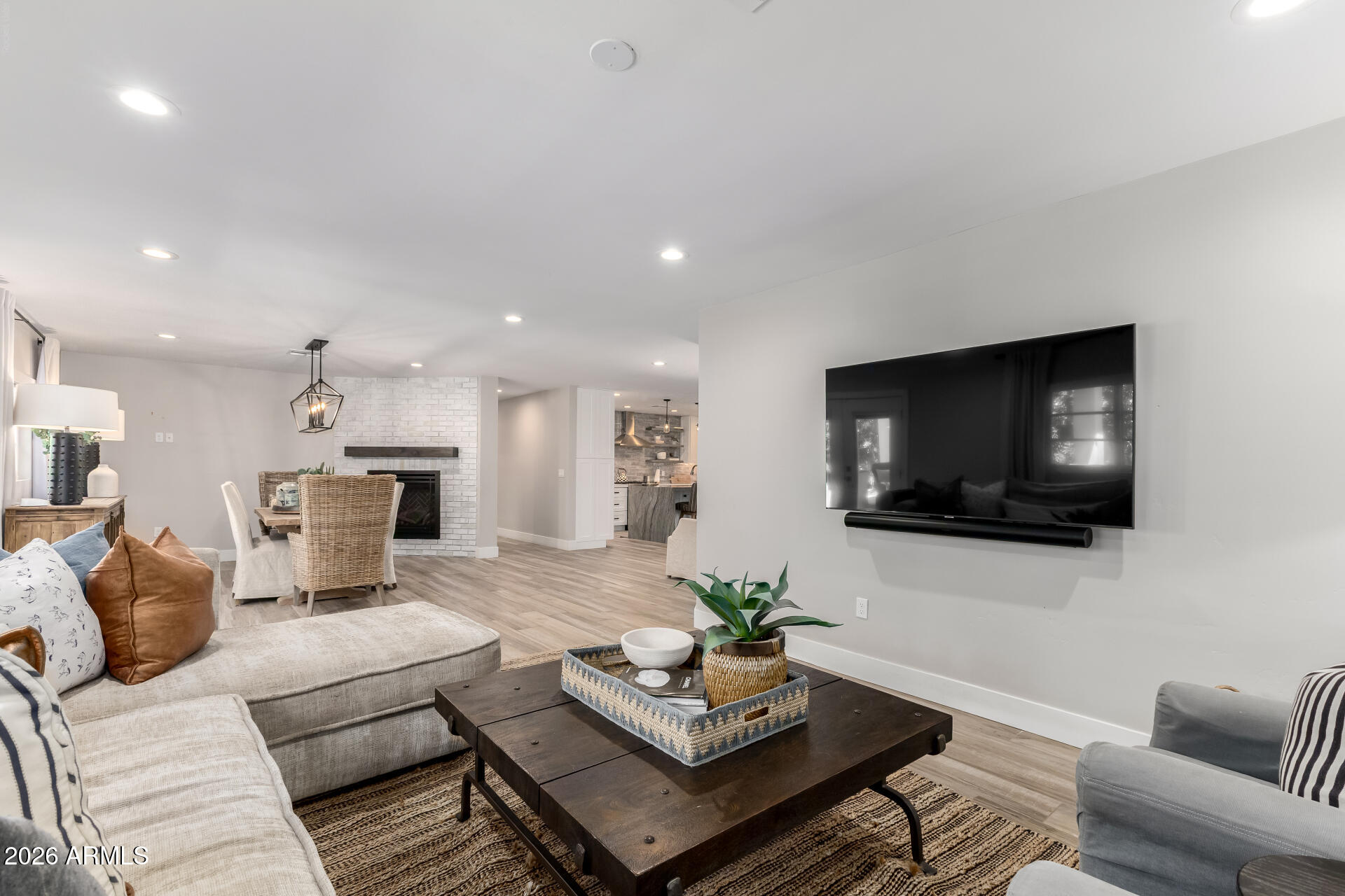 4008 E FAIRMOUNT Avenue