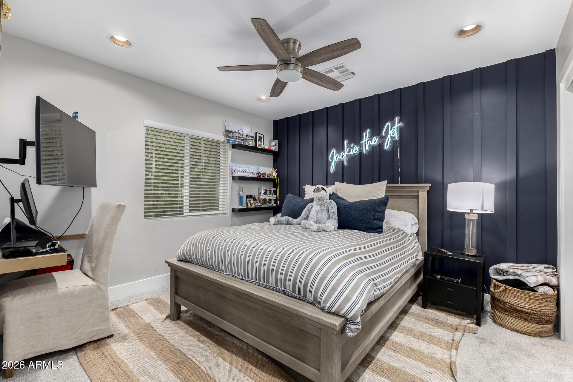 4008 E FAIRMOUNT Avenue