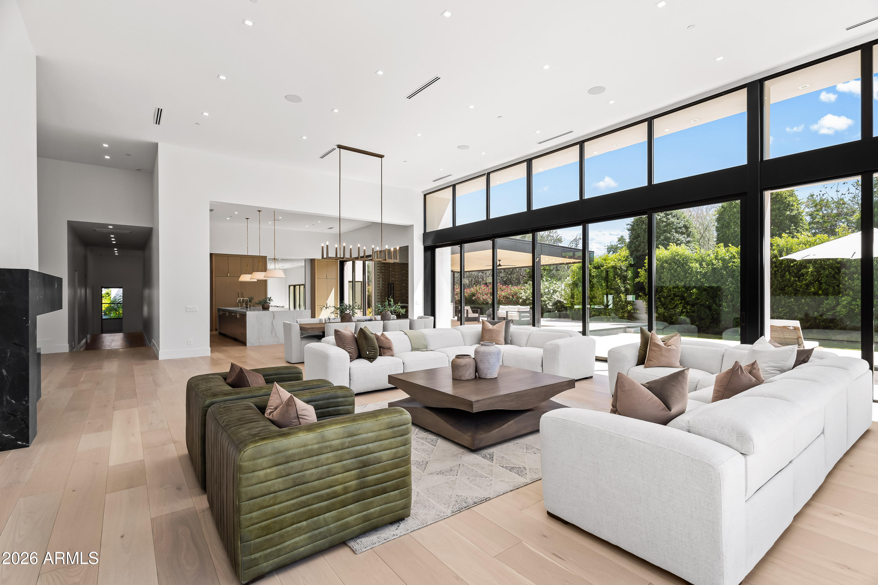 6601 E SAN MIGUEL Avenue