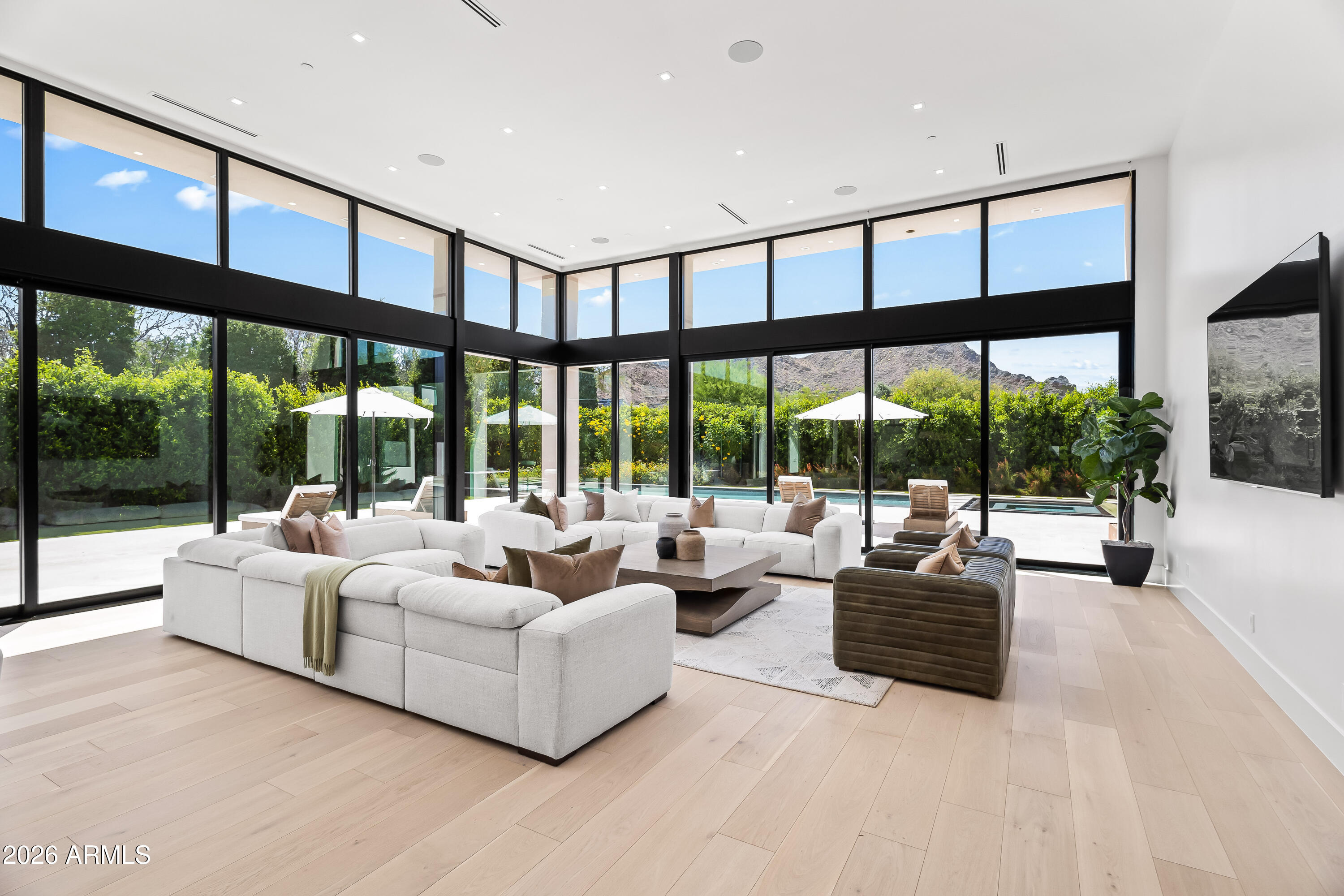 6601 E SAN MIGUEL Avenue