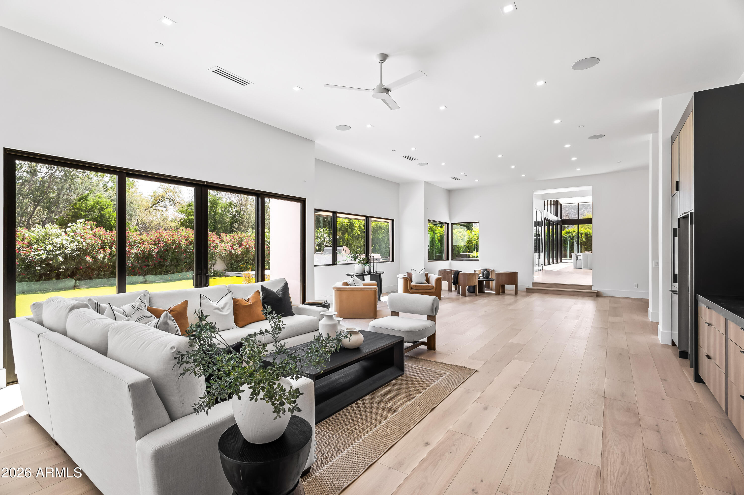 6601 E SAN MIGUEL Avenue