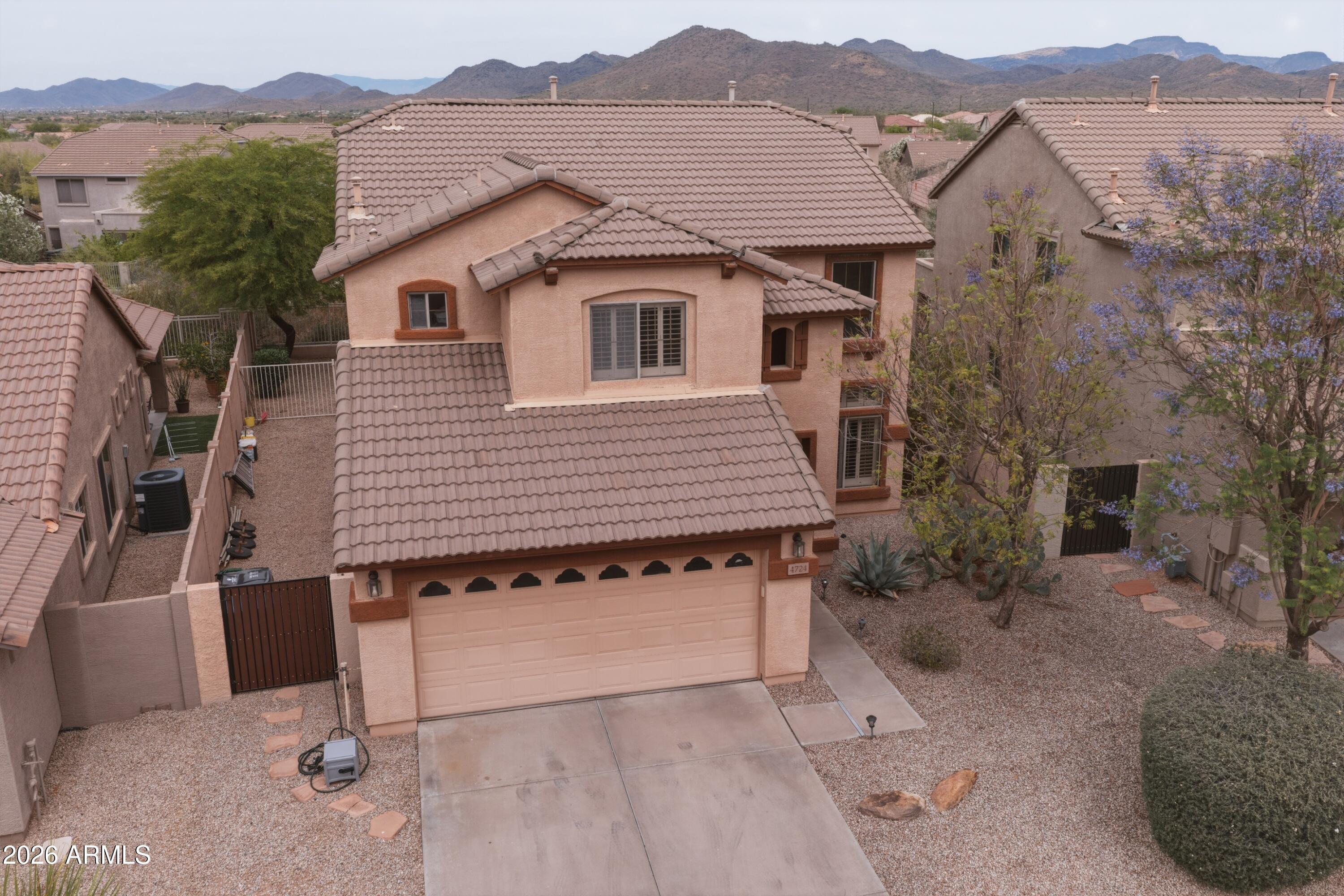 4724 E PRESERVE Way