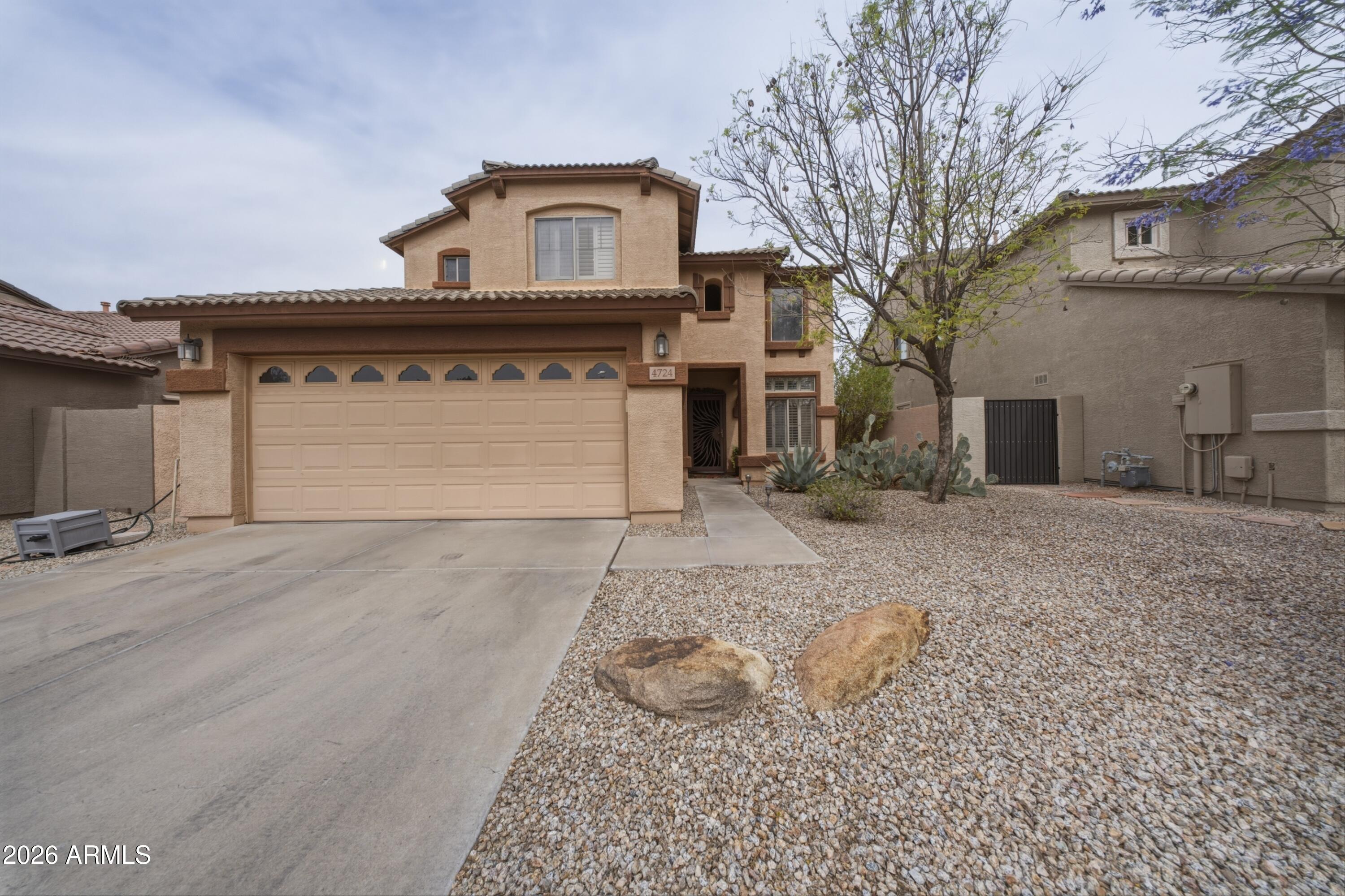 4724 E PRESERVE Way