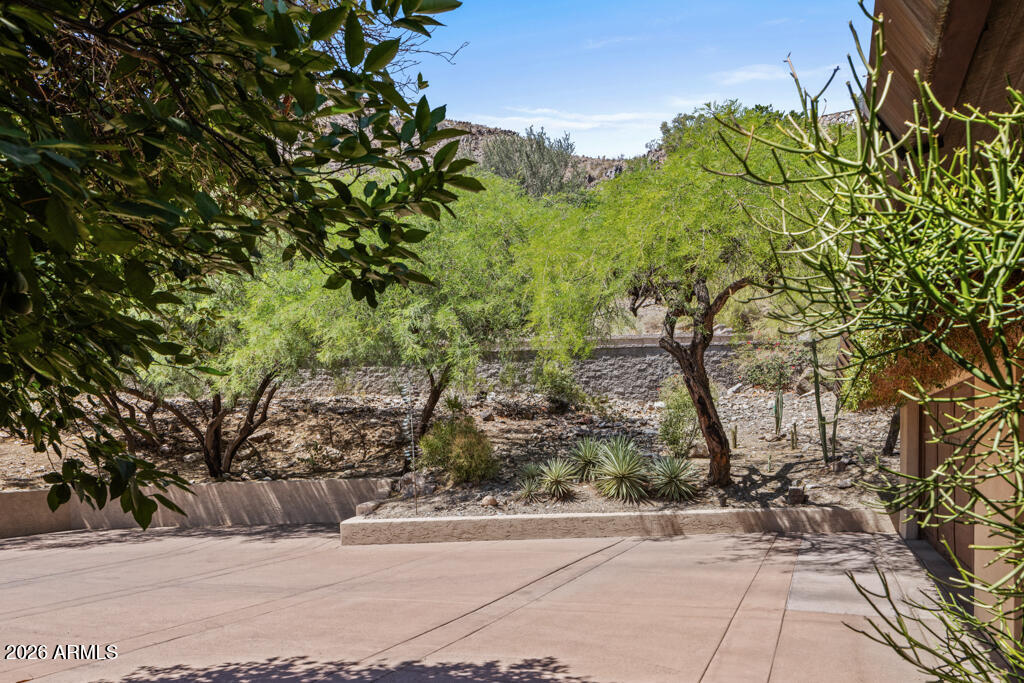 7547 N LAKESIDE Lane