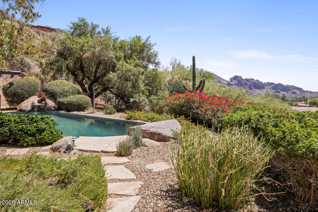 7547 N LAKESIDE Lane