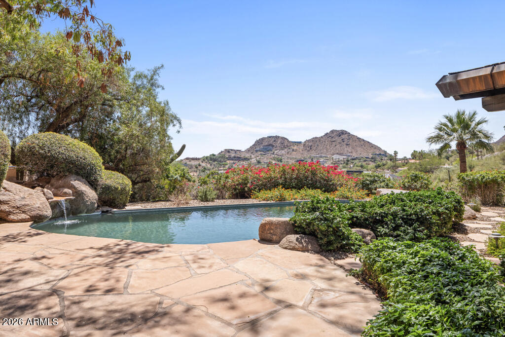 7547 N LAKESIDE Lane