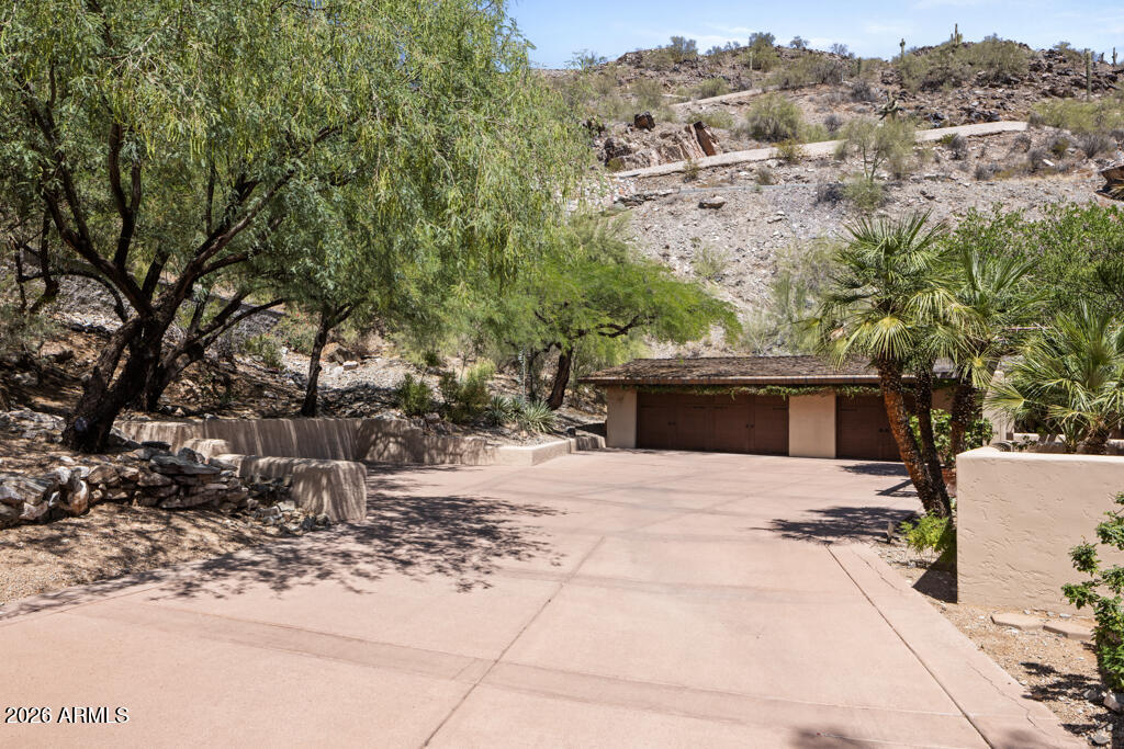 7547 N LAKESIDE Lane