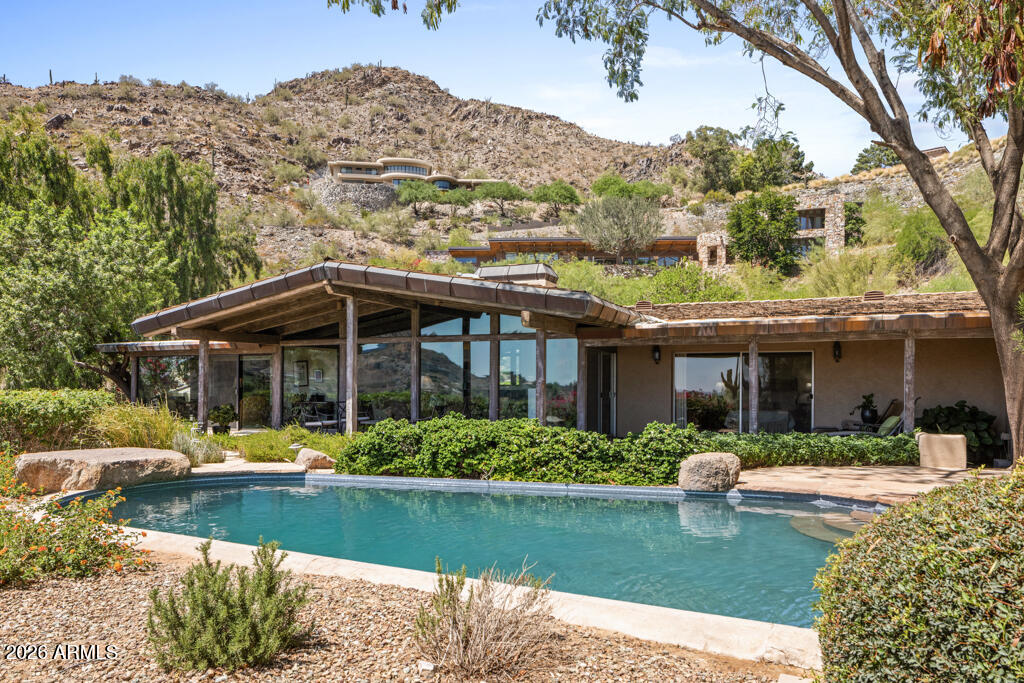 7547 N LAKESIDE Lane