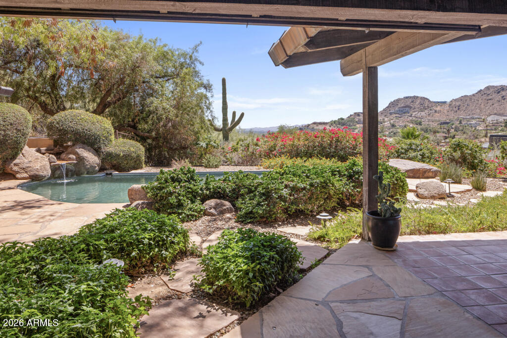 7547 N LAKESIDE Lane