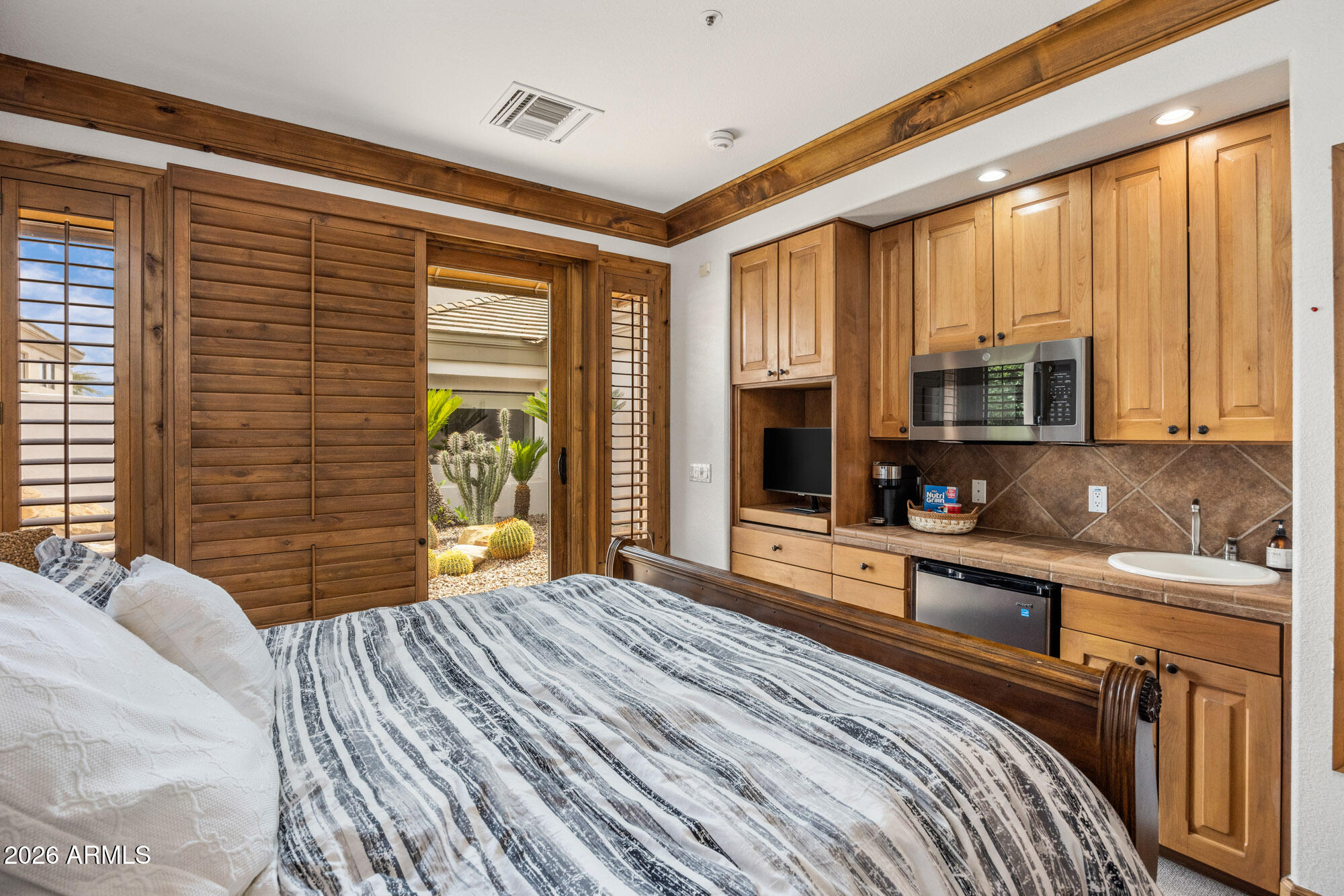 7705 E DOUBLETREE RANCH Road 19