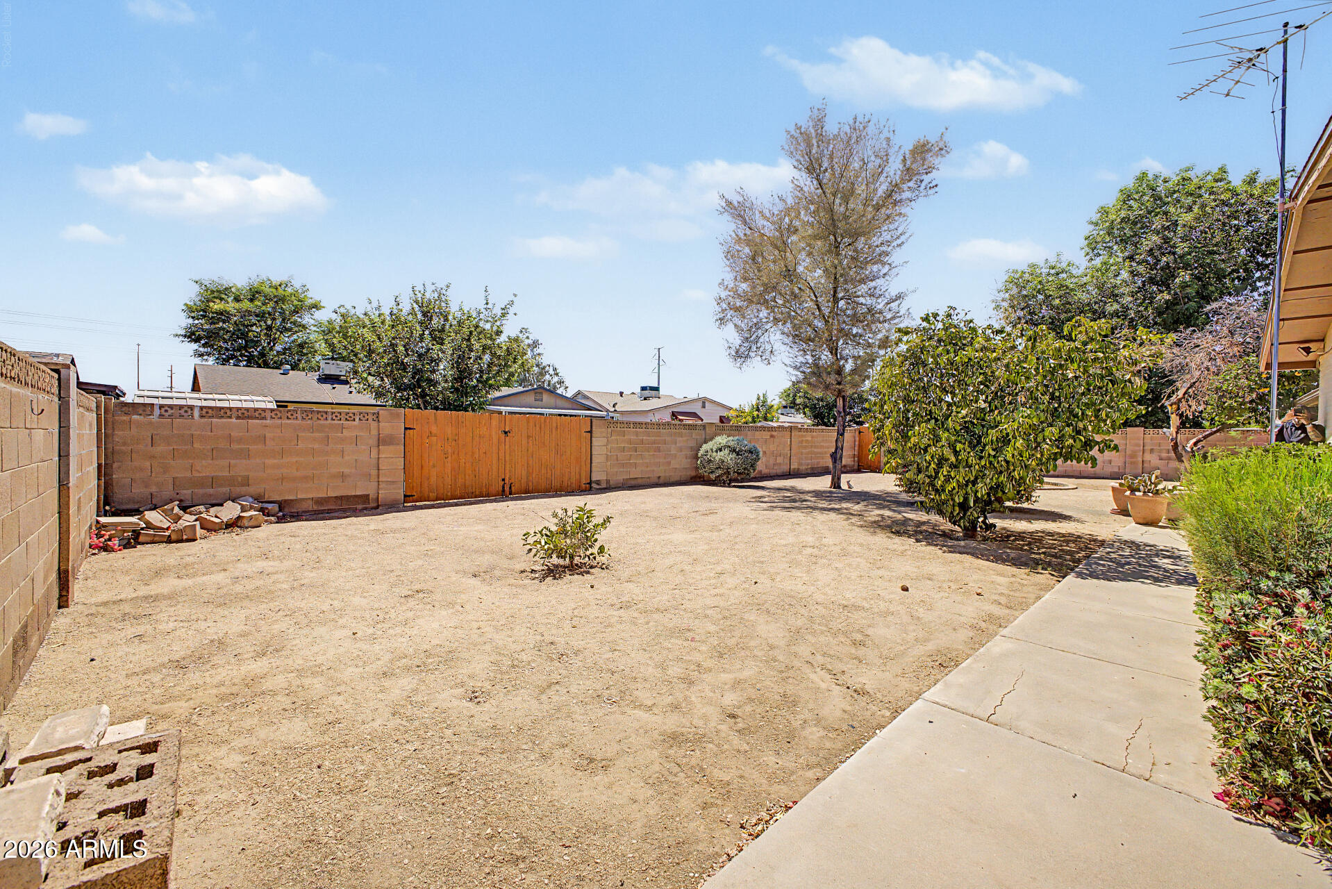 3753 W DALPHIN Road