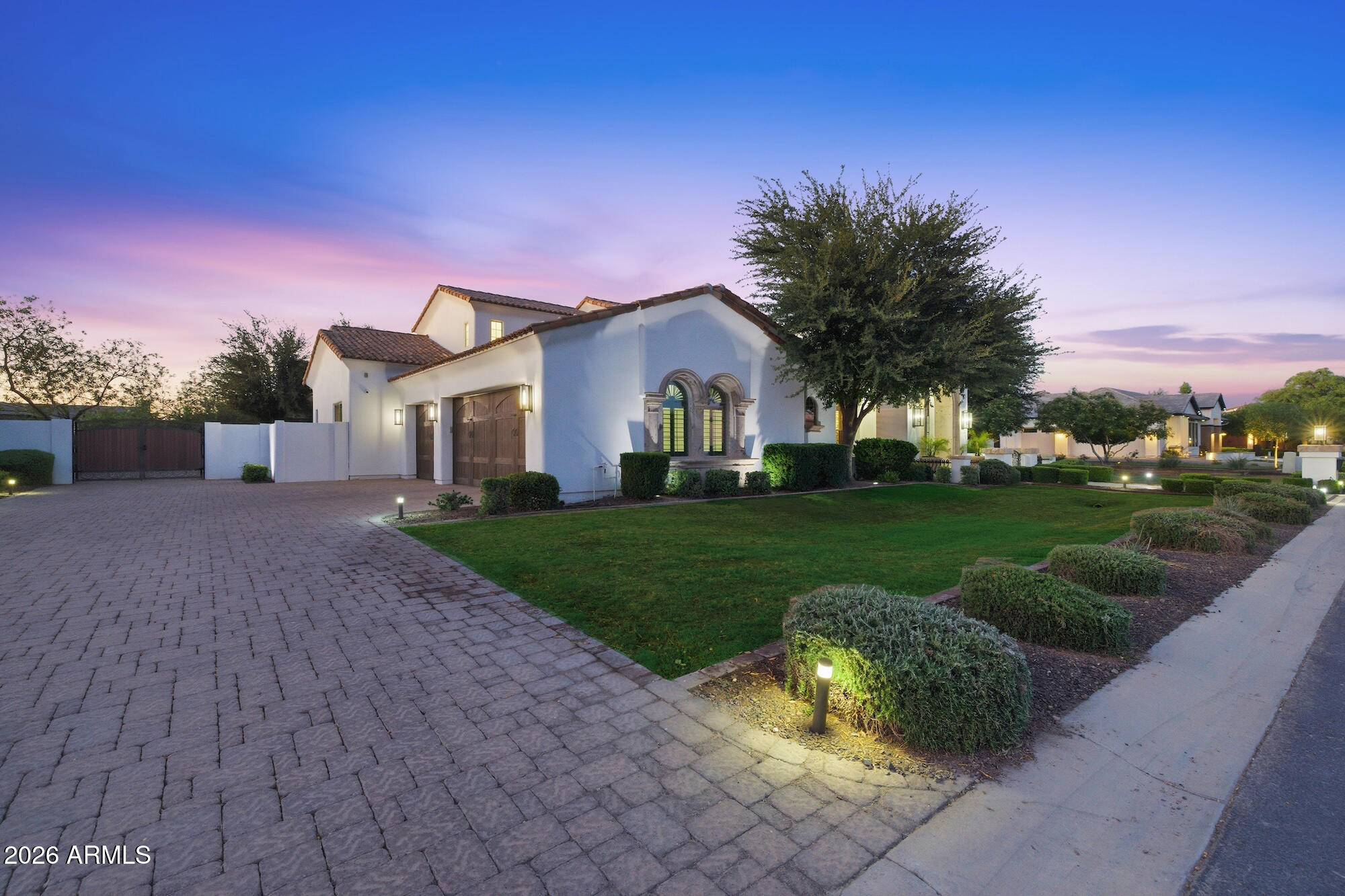 2748 E WARBLER Road