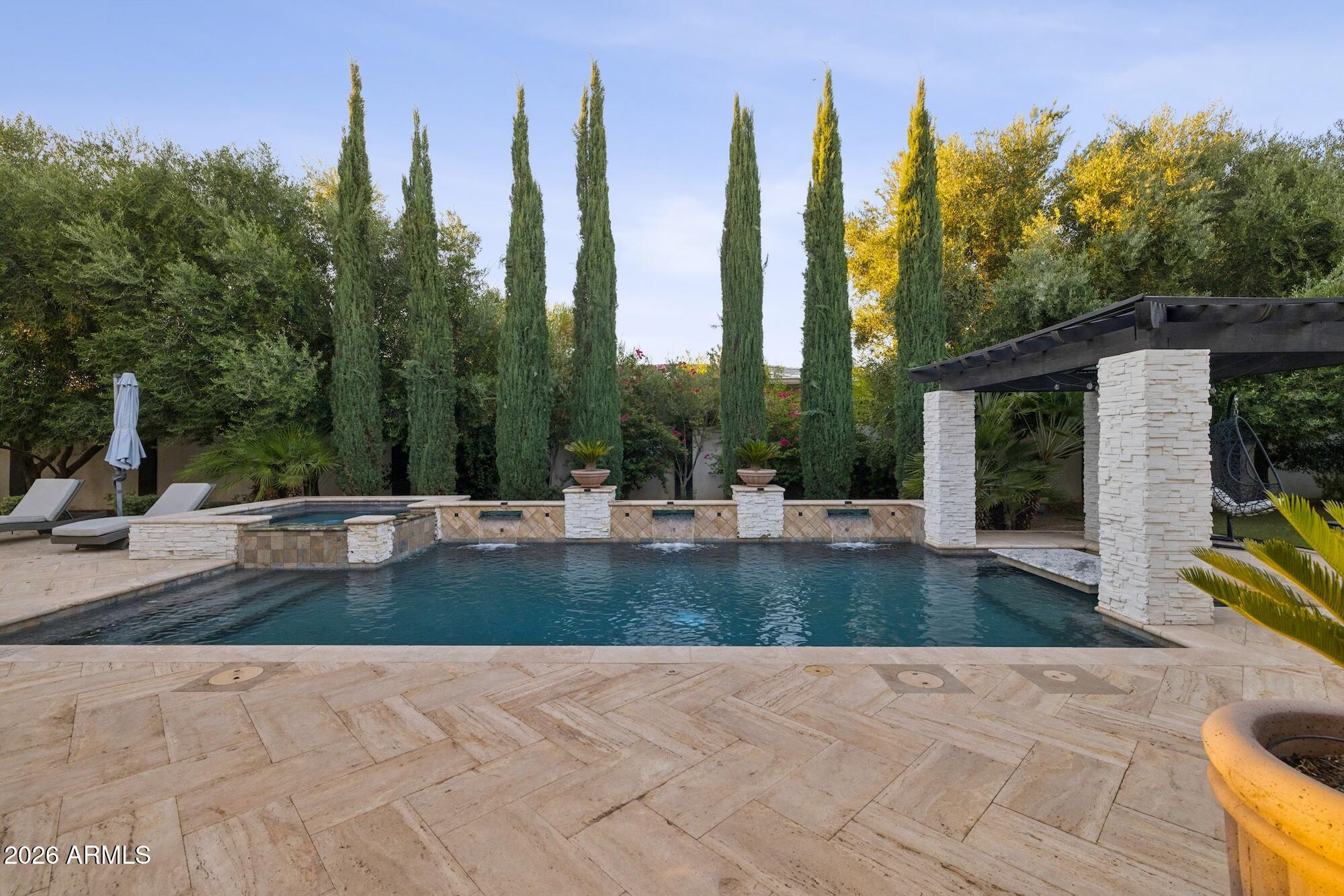 2748 E WARBLER Road