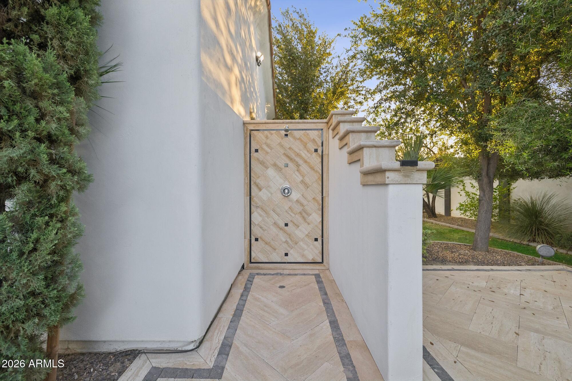 2748 E WARBLER Road