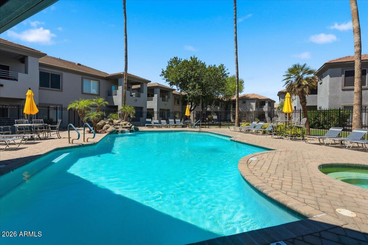 7401 W ARROWHEAD CLUBHOUSE Drive 2083