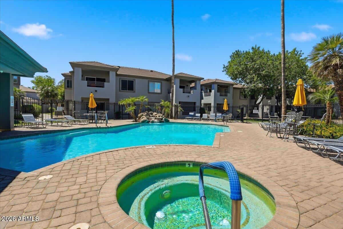7401 W ARROWHEAD CLUBHOUSE Drive 2083