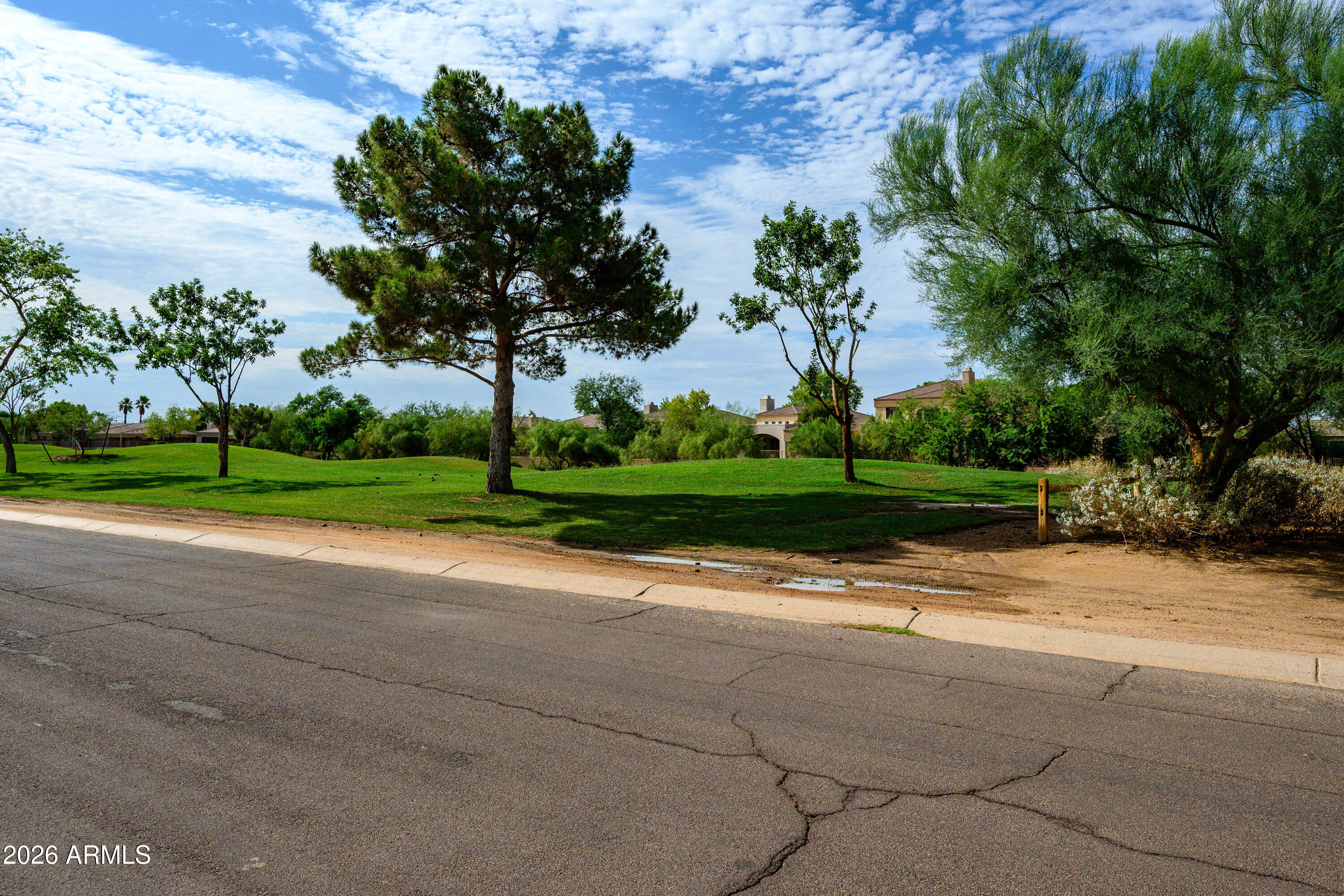 8622 E CACTUS WREN Road