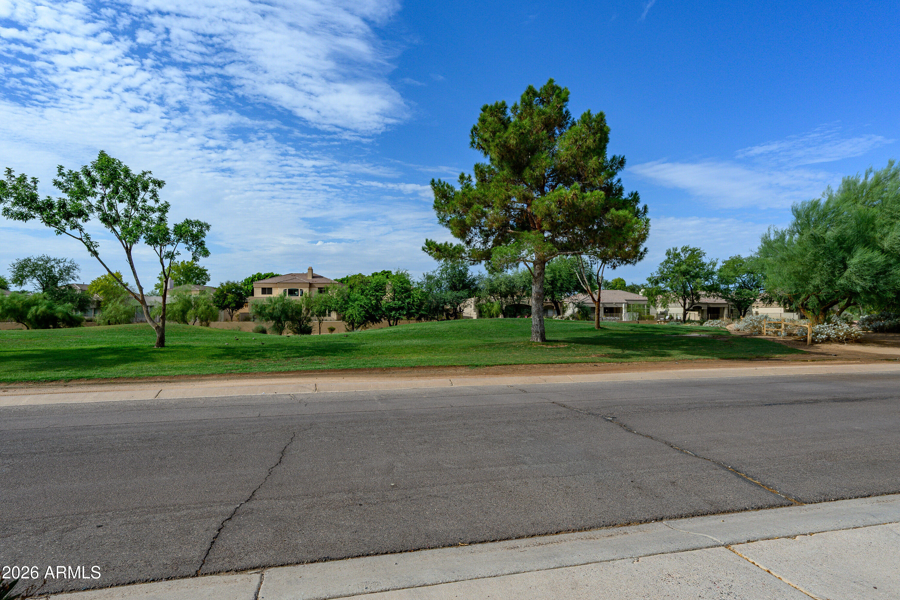 8622 E CACTUS WREN Road