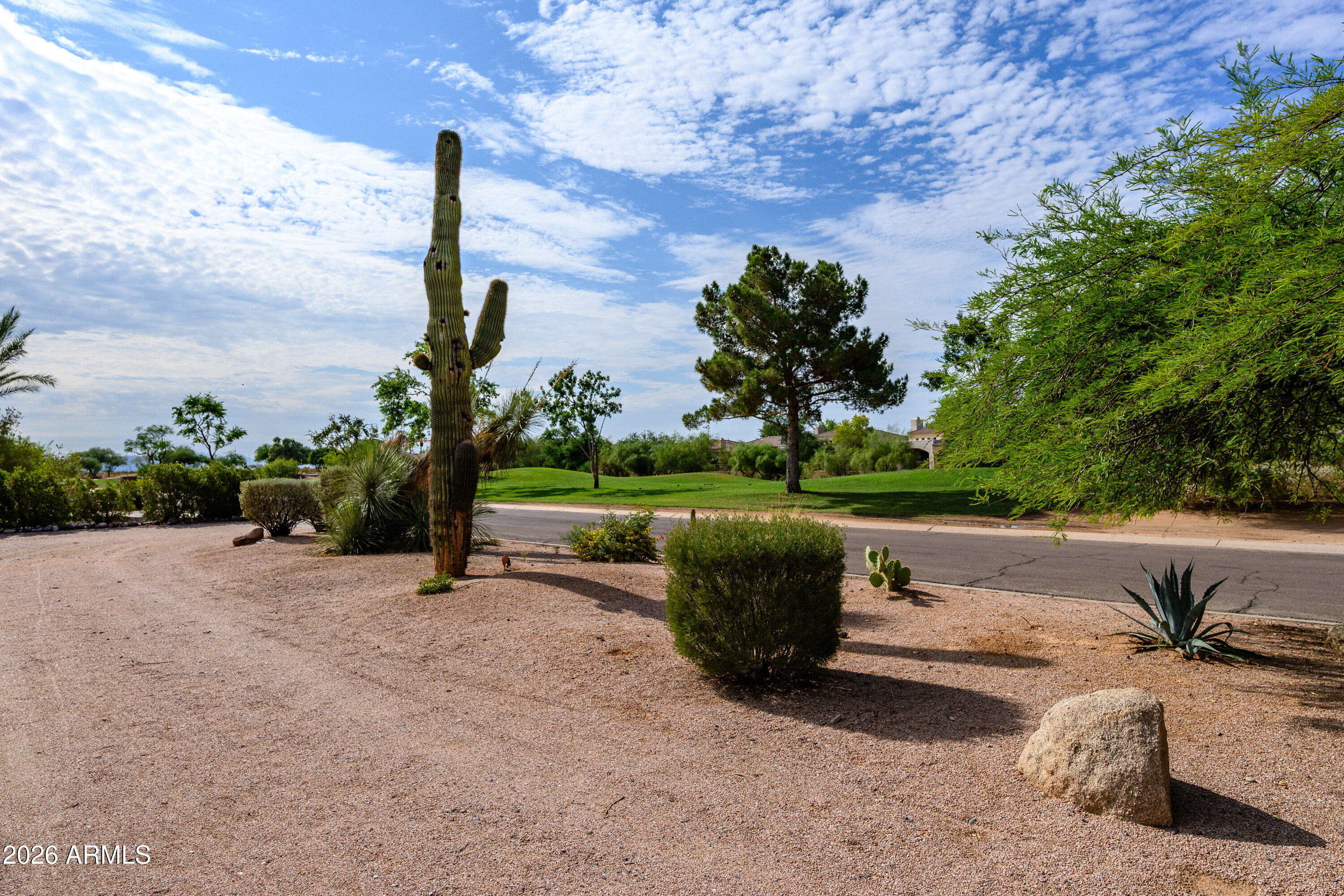 8622 E CACTUS WREN Road