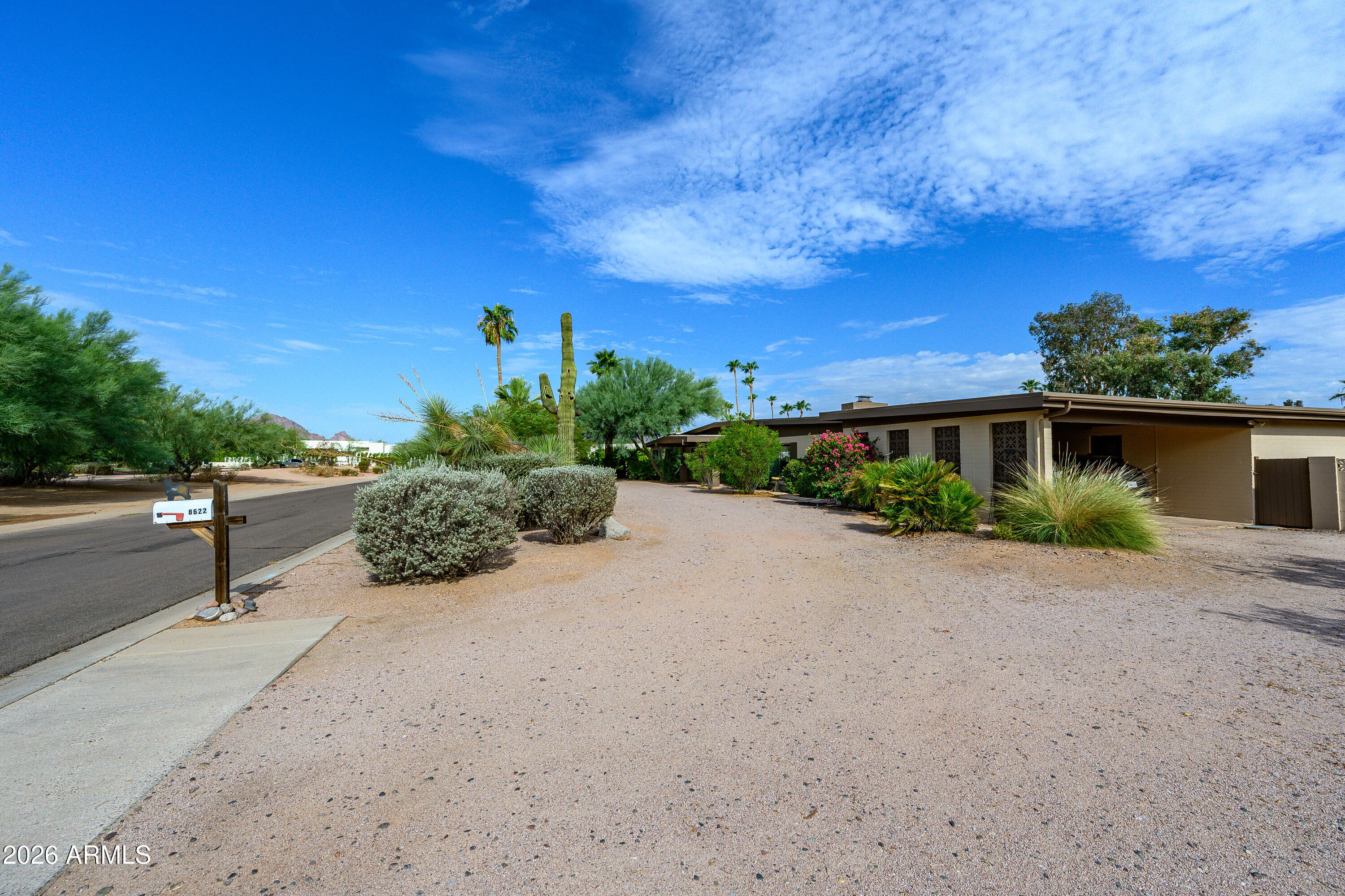 8622 E CACTUS WREN Road