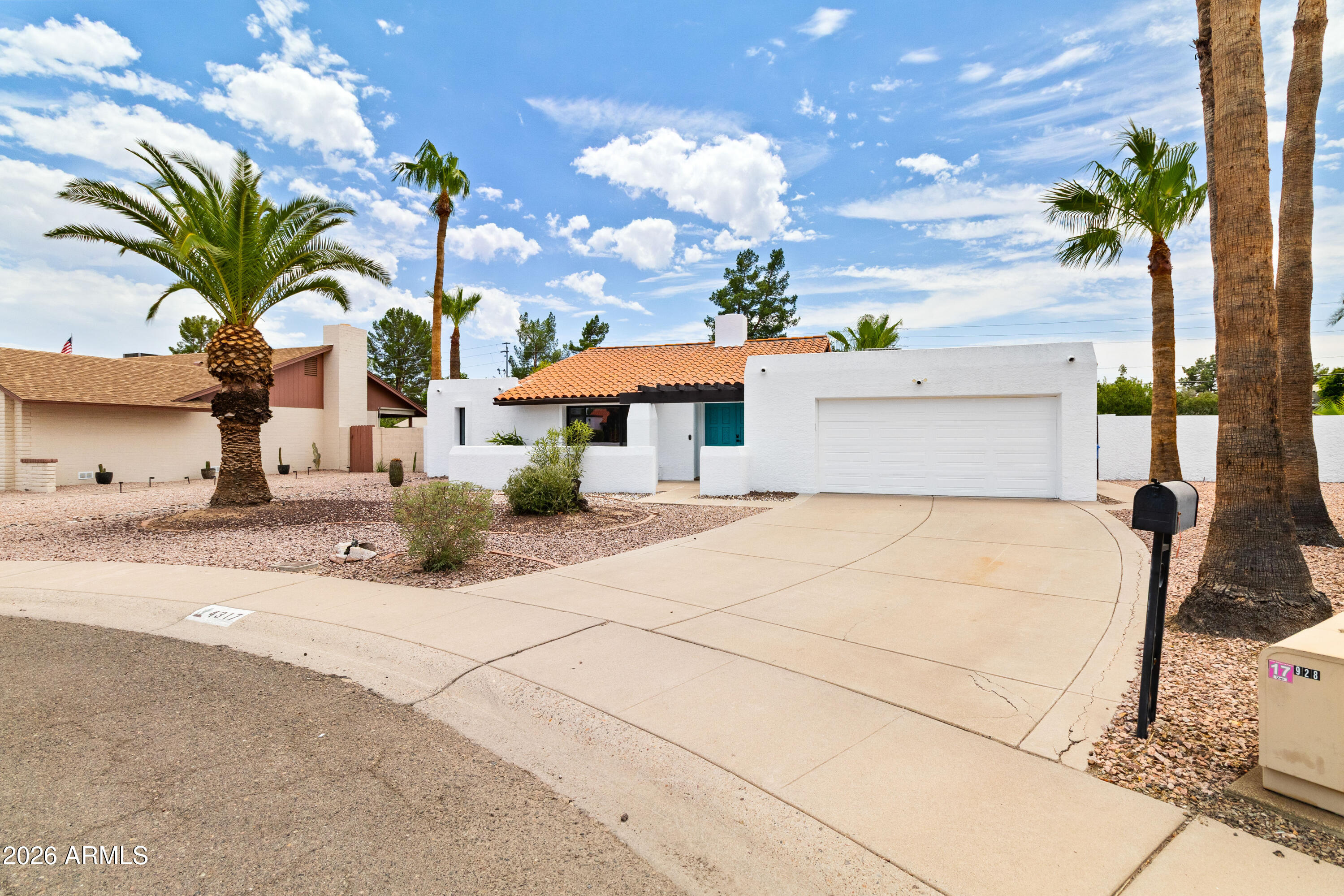 4317 E LUDLOW Drive