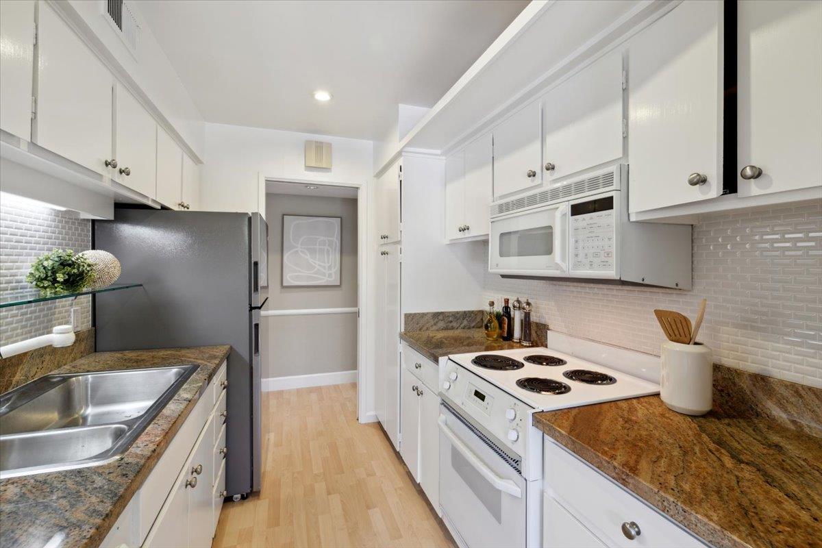 675 Sharon Park DR 313