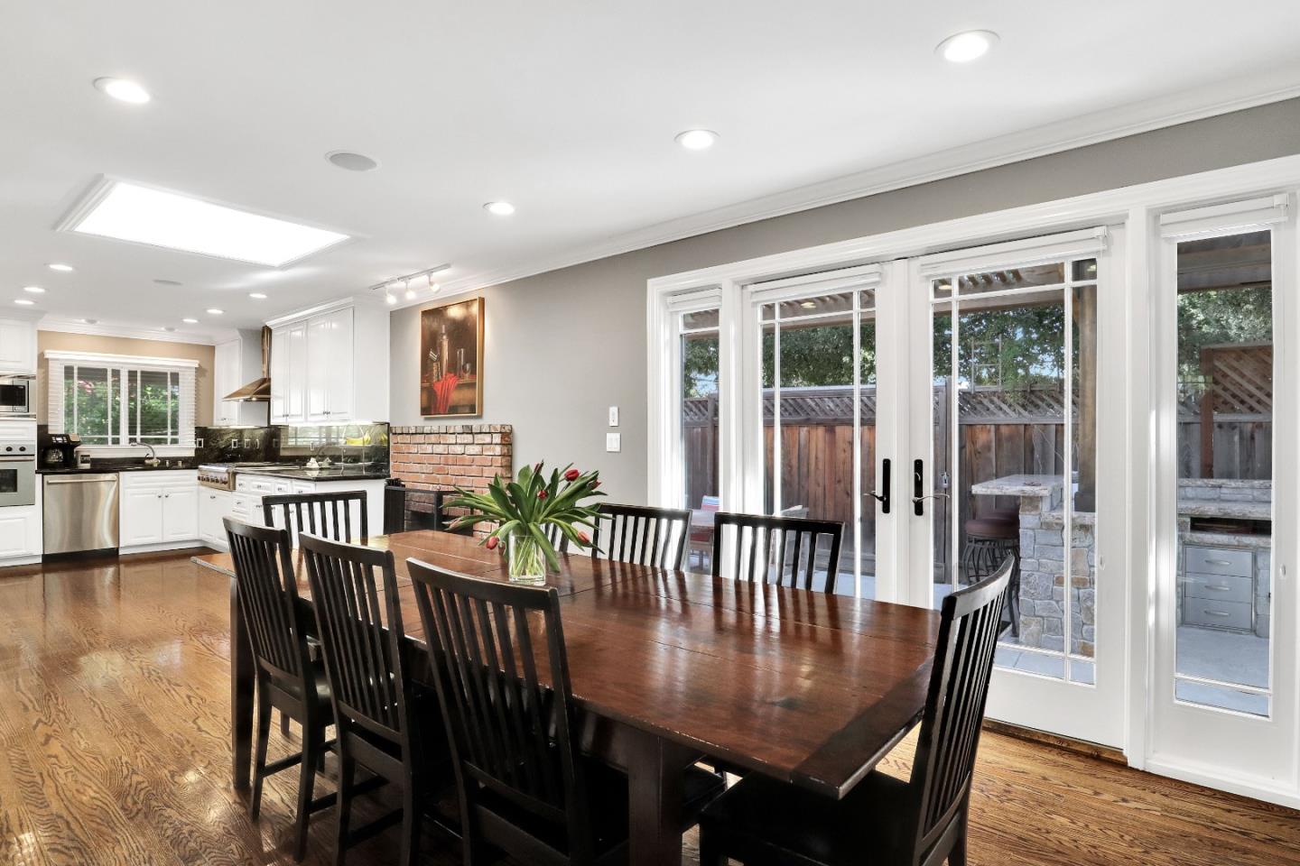 206 Thomas DR