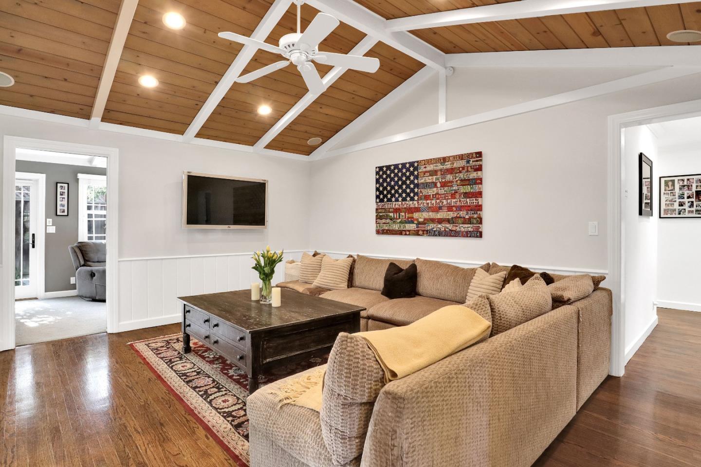 206 Thomas DR