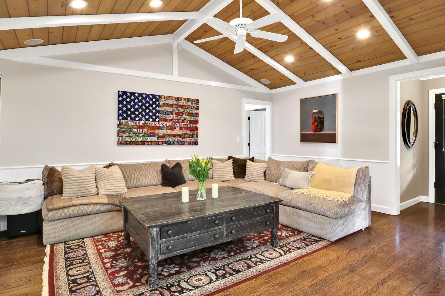 206 Thomas DR