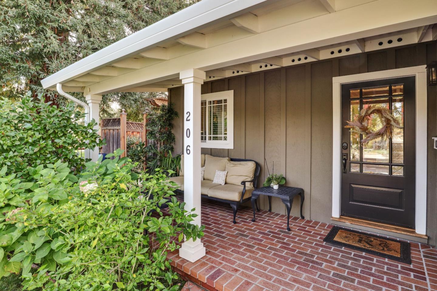 206 Thomas DR